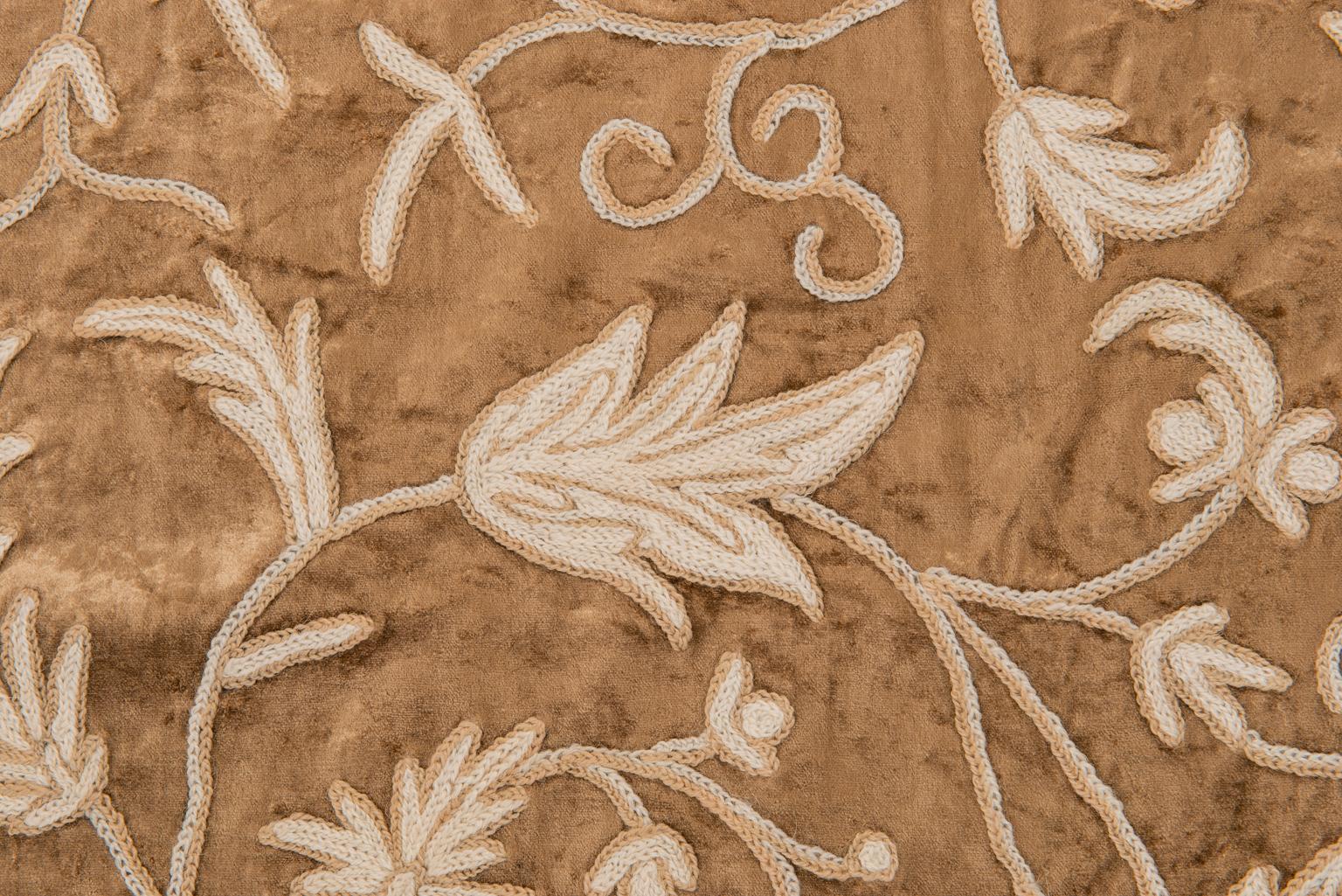 Elegant Embroidered Velvet Tablecloth or Plaid 2