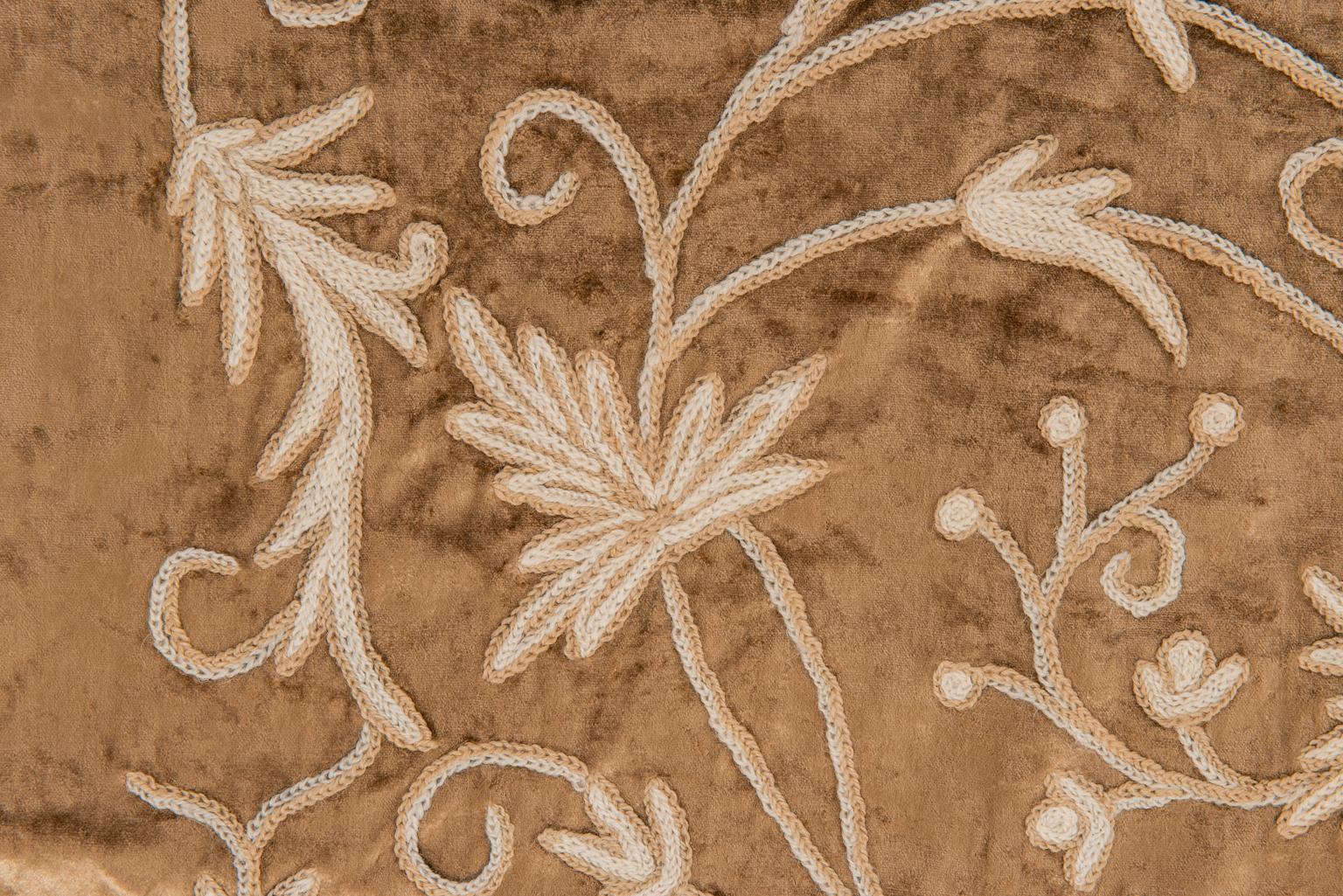 Elegant Embroidered Velvet Tablecloth or Plaid 3