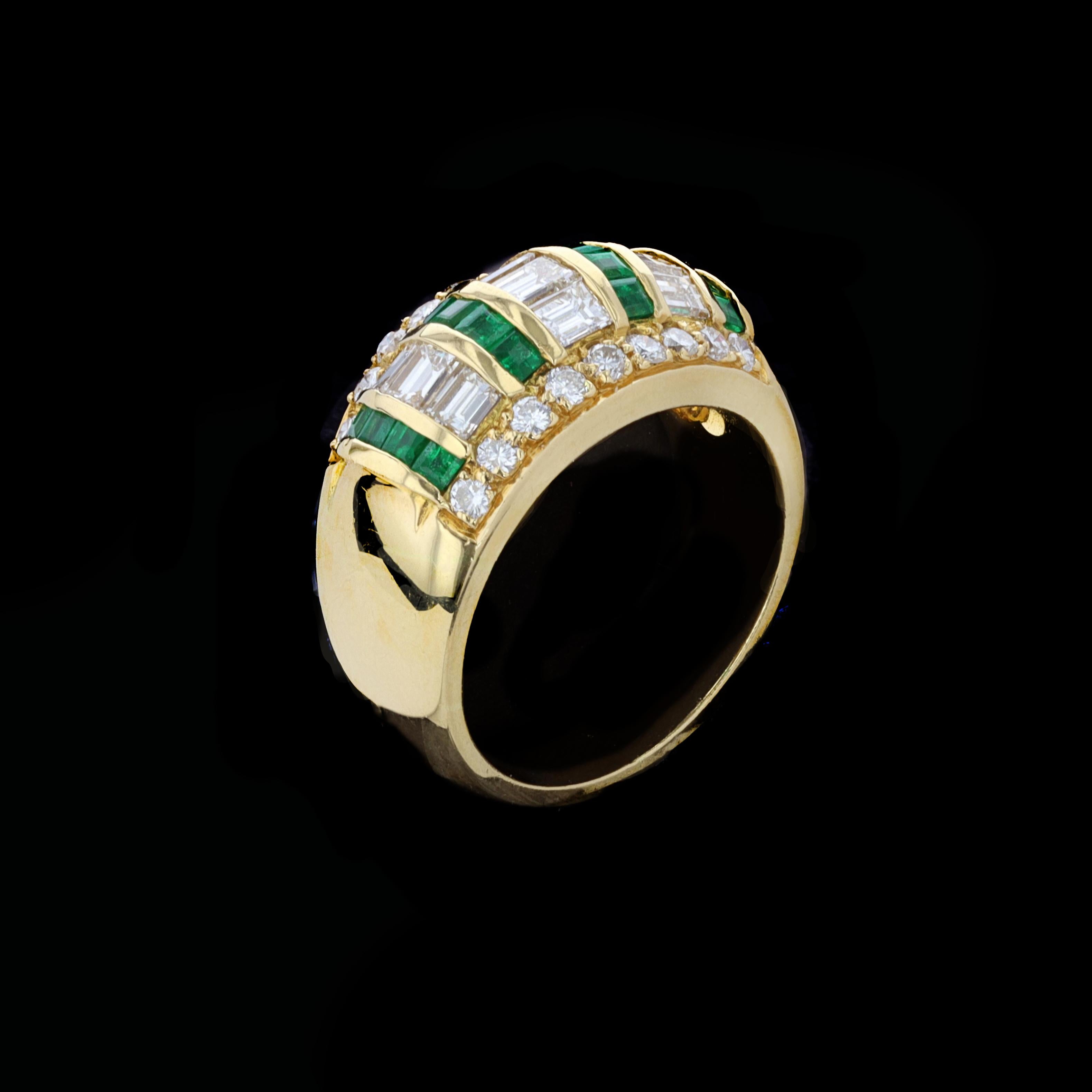 Retro Elegant Emerald and Dazzling Diamond Ring For Sale