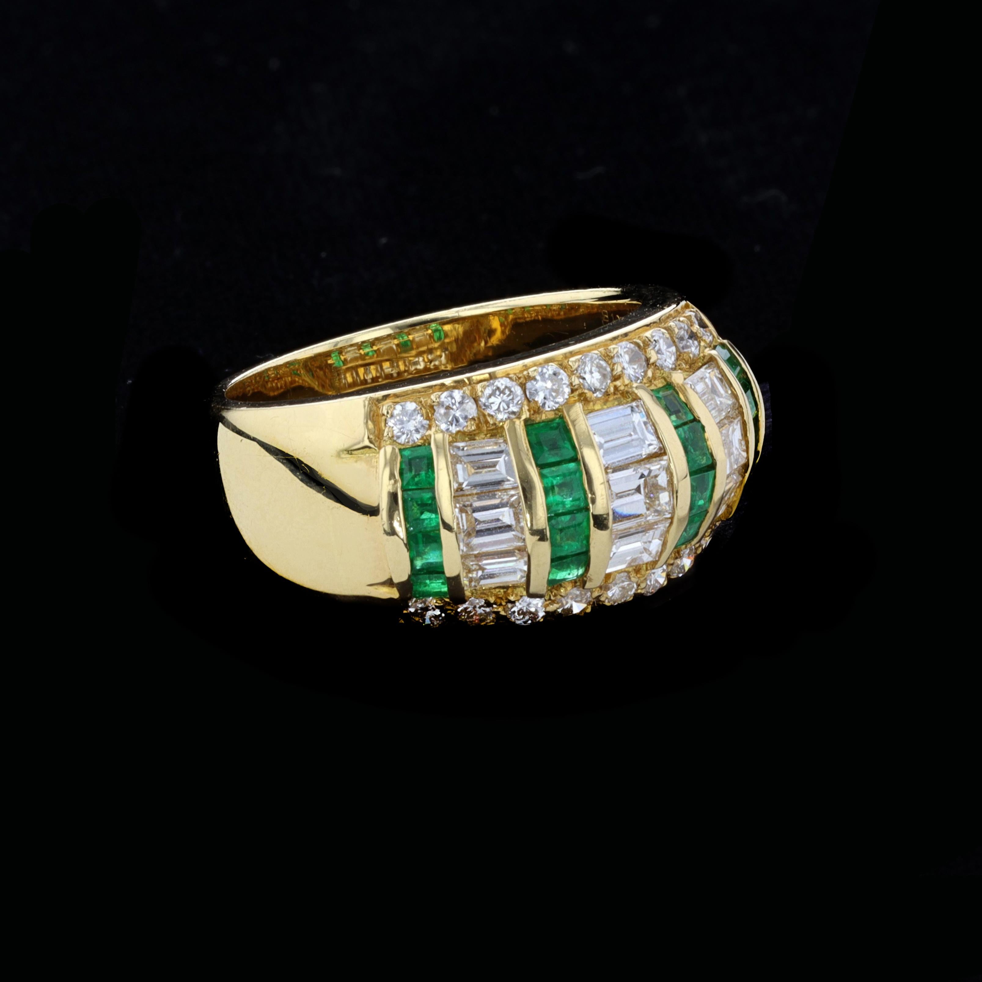 Elegant Emerald and Dazzling Diamond Ring In Good Condition For Sale In NEW ORLEANS, LA