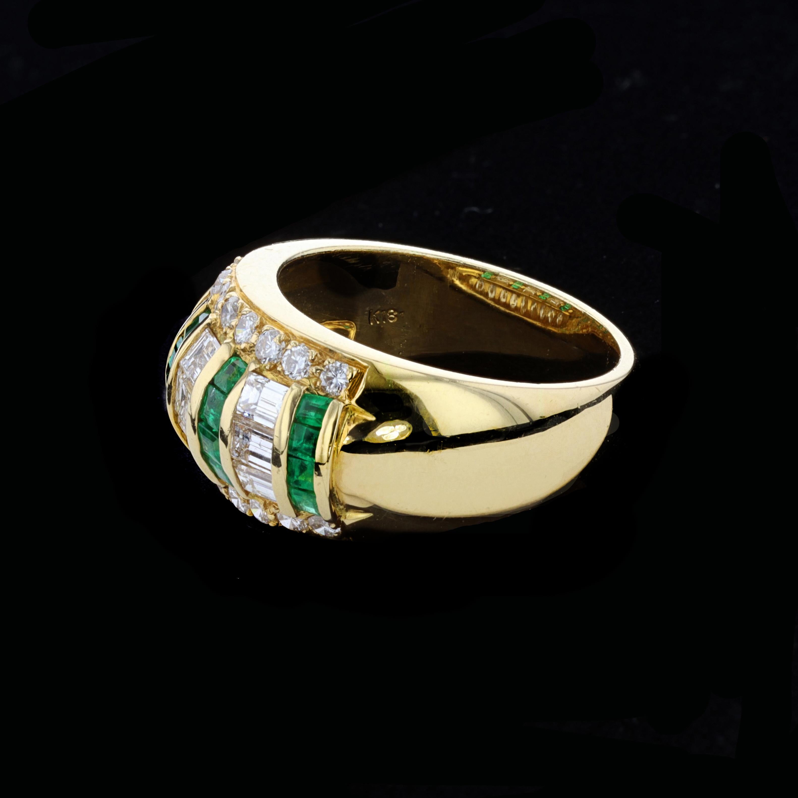 Women's Elegant Emerald and Dazzling Diamond Ring For Sale