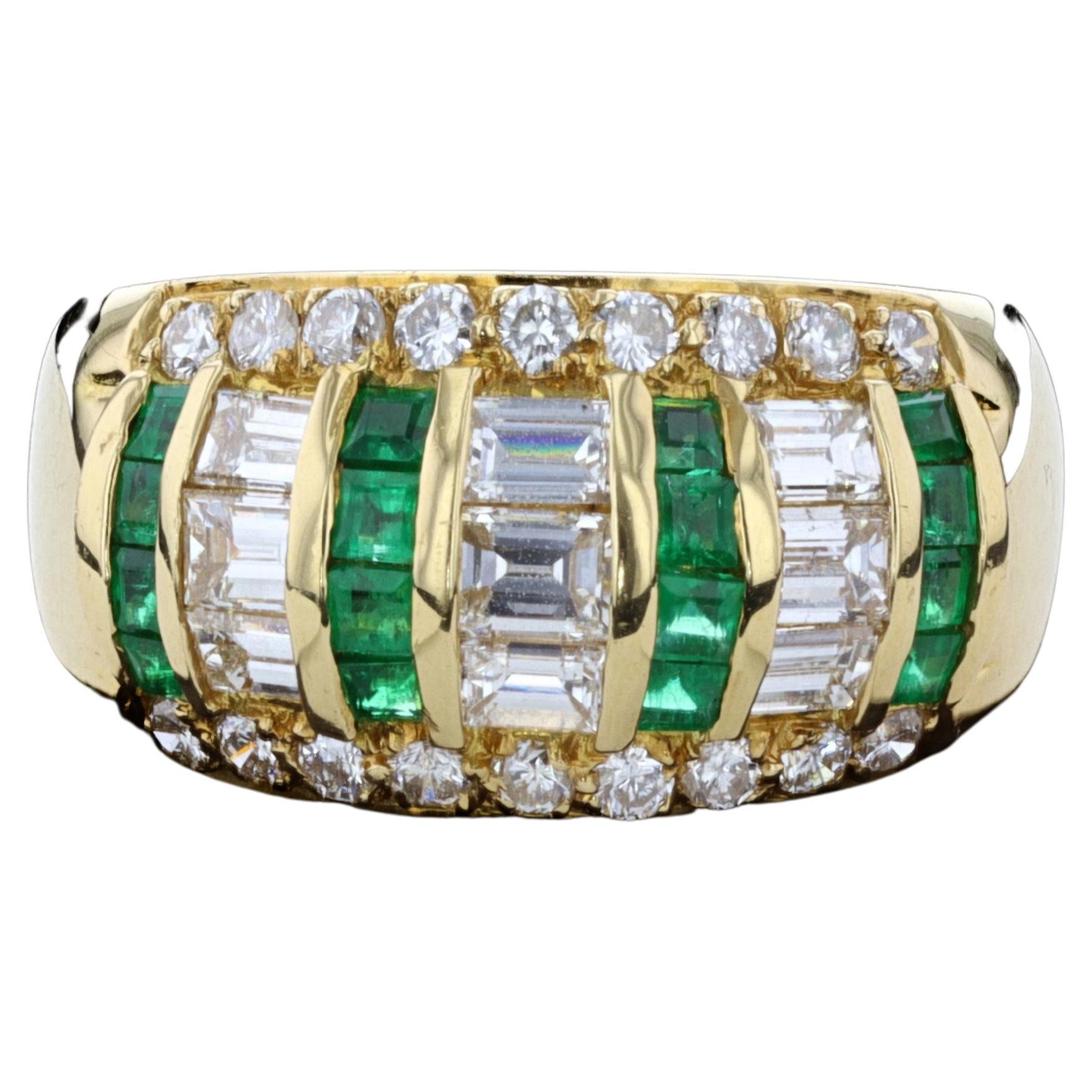 Elegant Emerald and Dazzling Diamond Ring For Sale