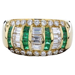 Retro Elegant Emerald and Dazzling Diamond Ring