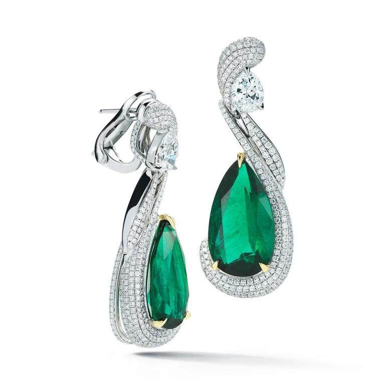 Modern Elegant Emerald and Diamond Earrings For Sale