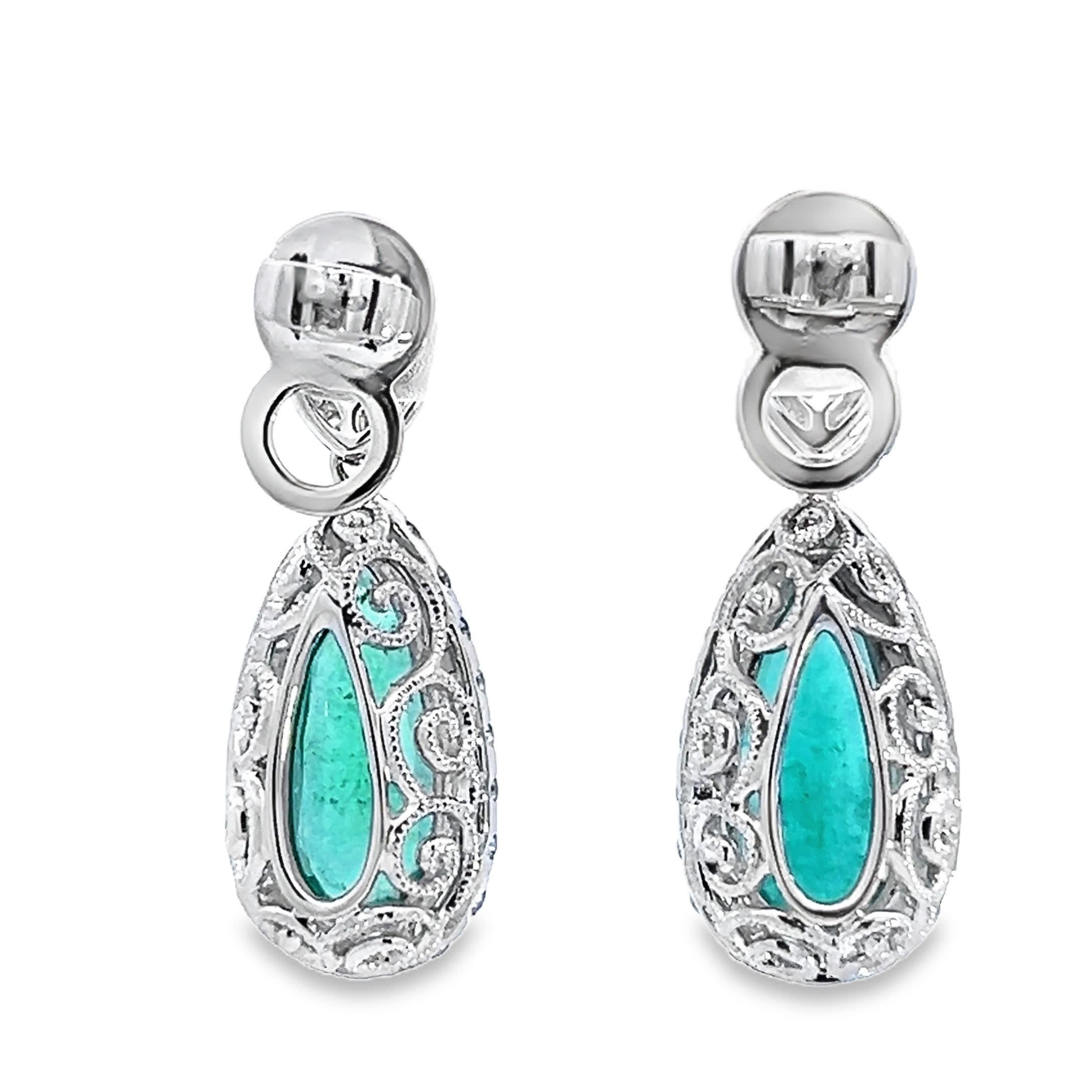 Eleganti orecchini con smeraldo e diamanti In condizioni Nuovo in vendita a Great Neck Plaza, NY