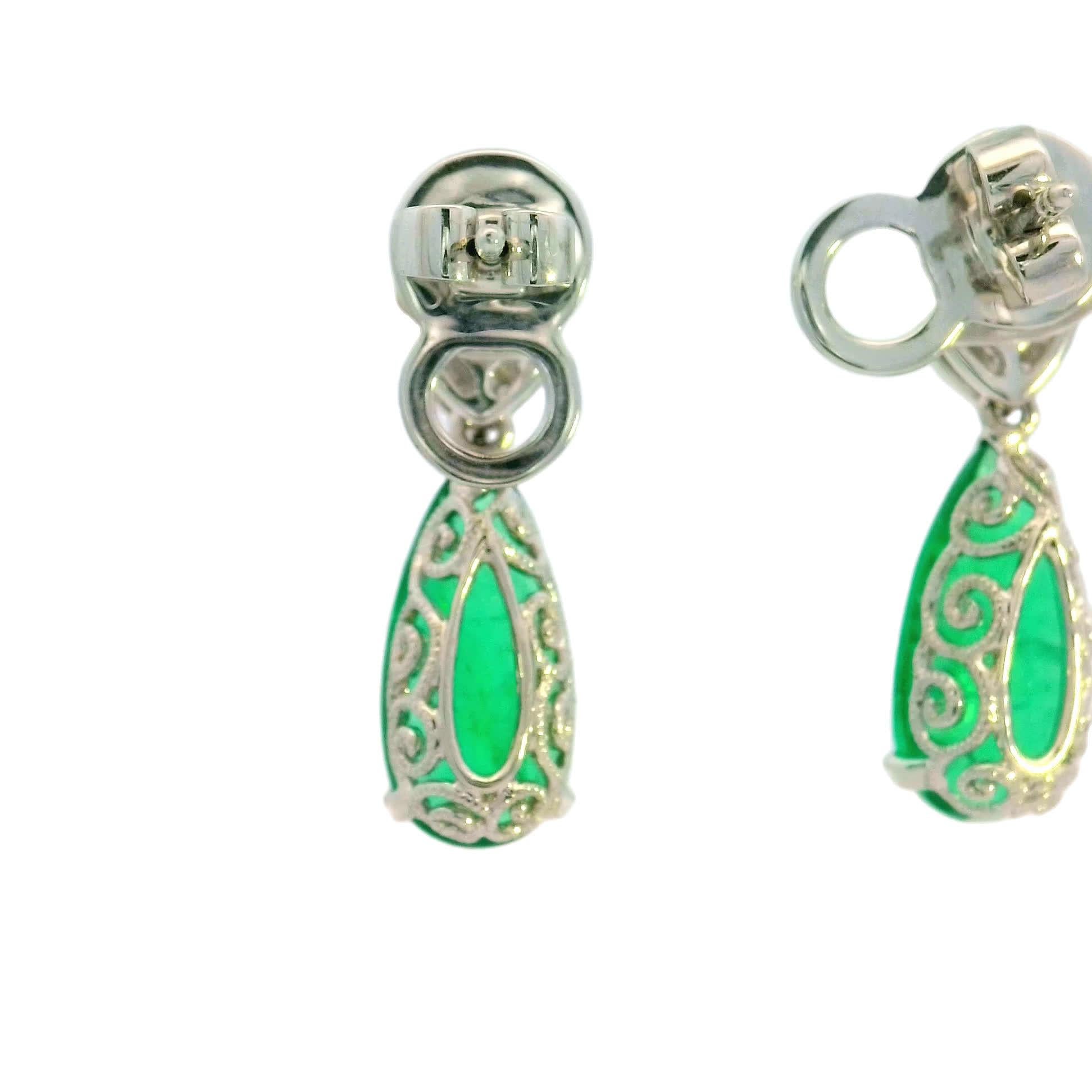 Eleganti orecchini con smeraldo e diamanti in vendita 3