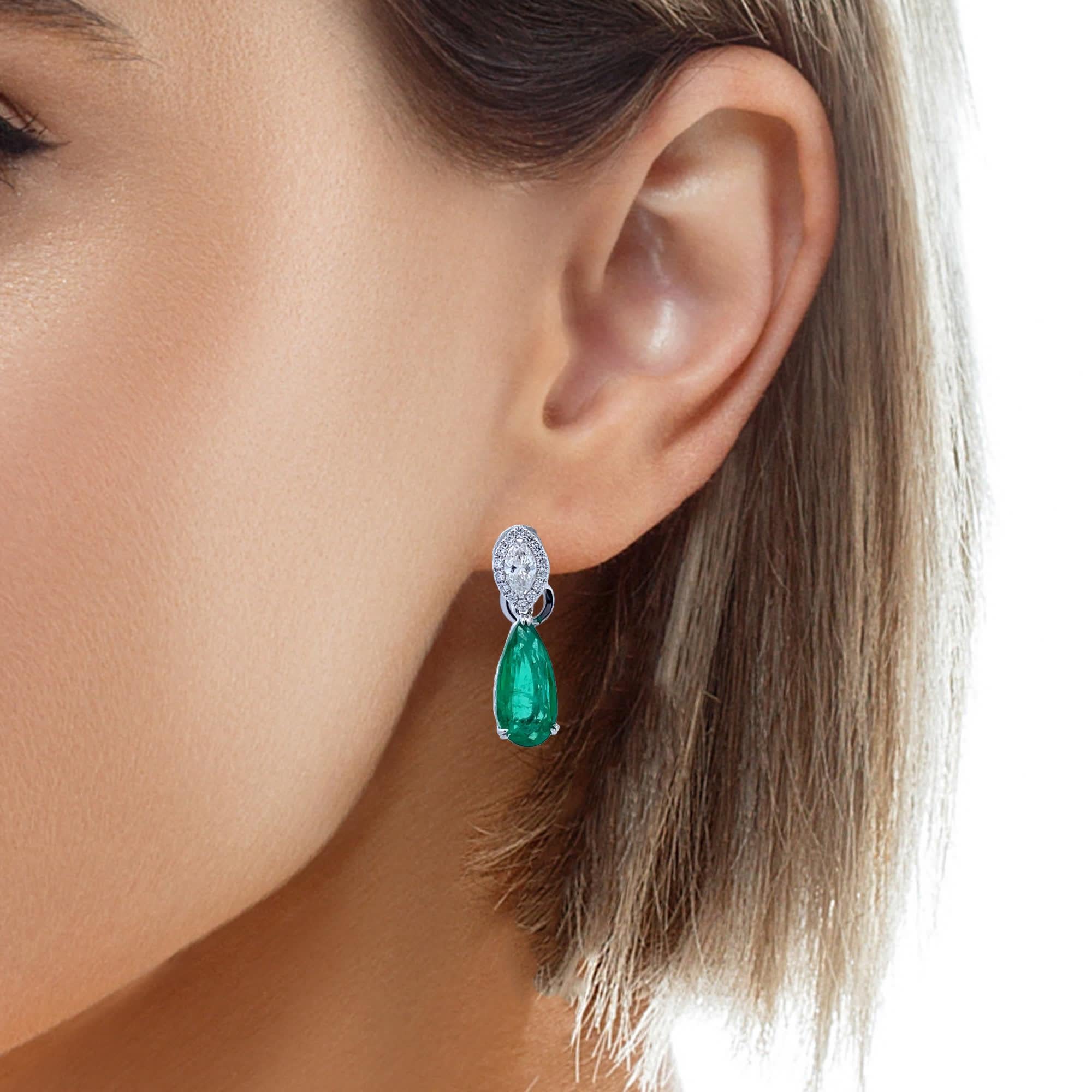Eleganti orecchini con smeraldo e diamanti in vendita 5