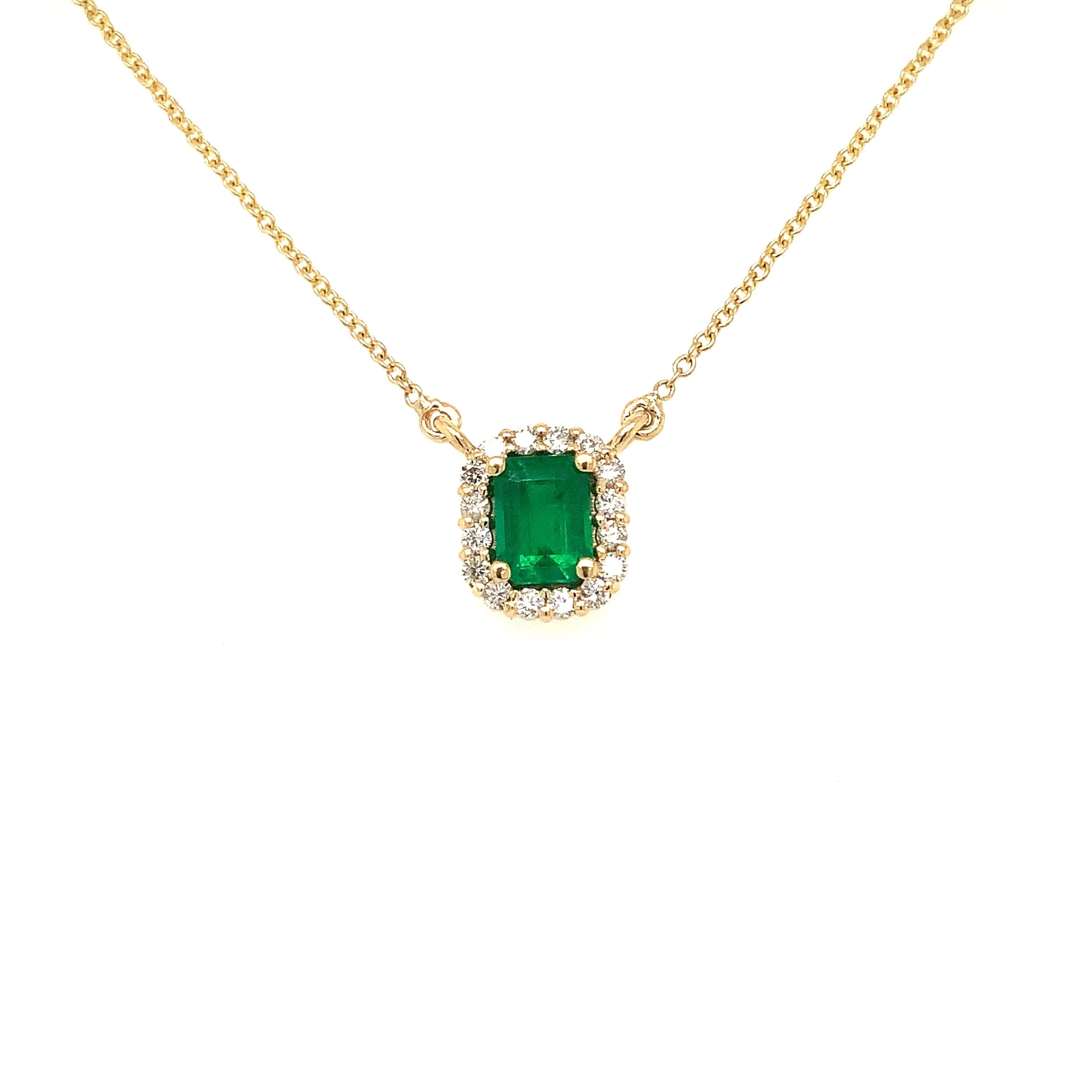 Elegant Emerald and Diamond Necklace Set in 18K Yellow Gold In New Condition For Sale In Los Gatos, CA