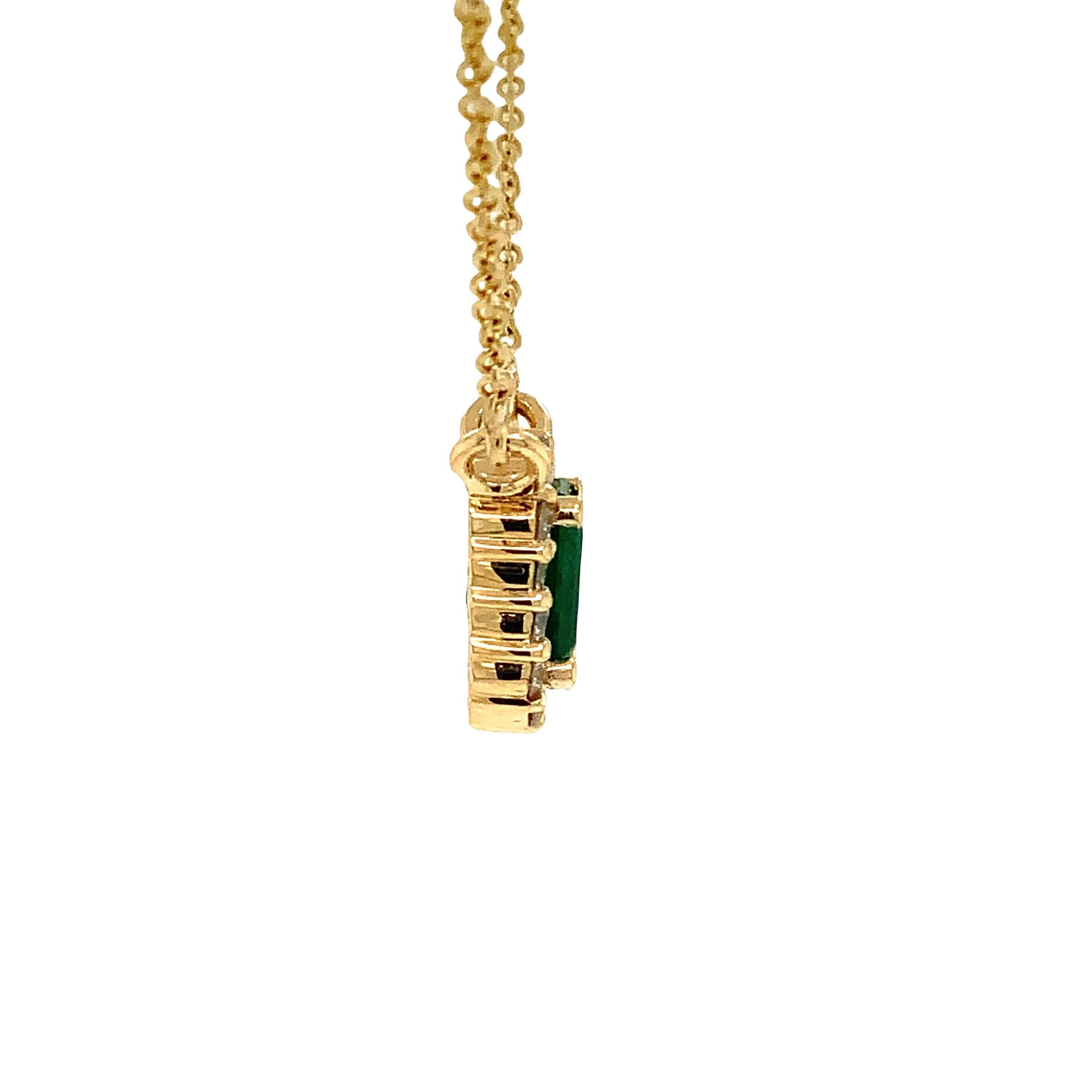 Elegant Emerald and Diamond Necklace Set in 18K Yellow Gold For Sale 1