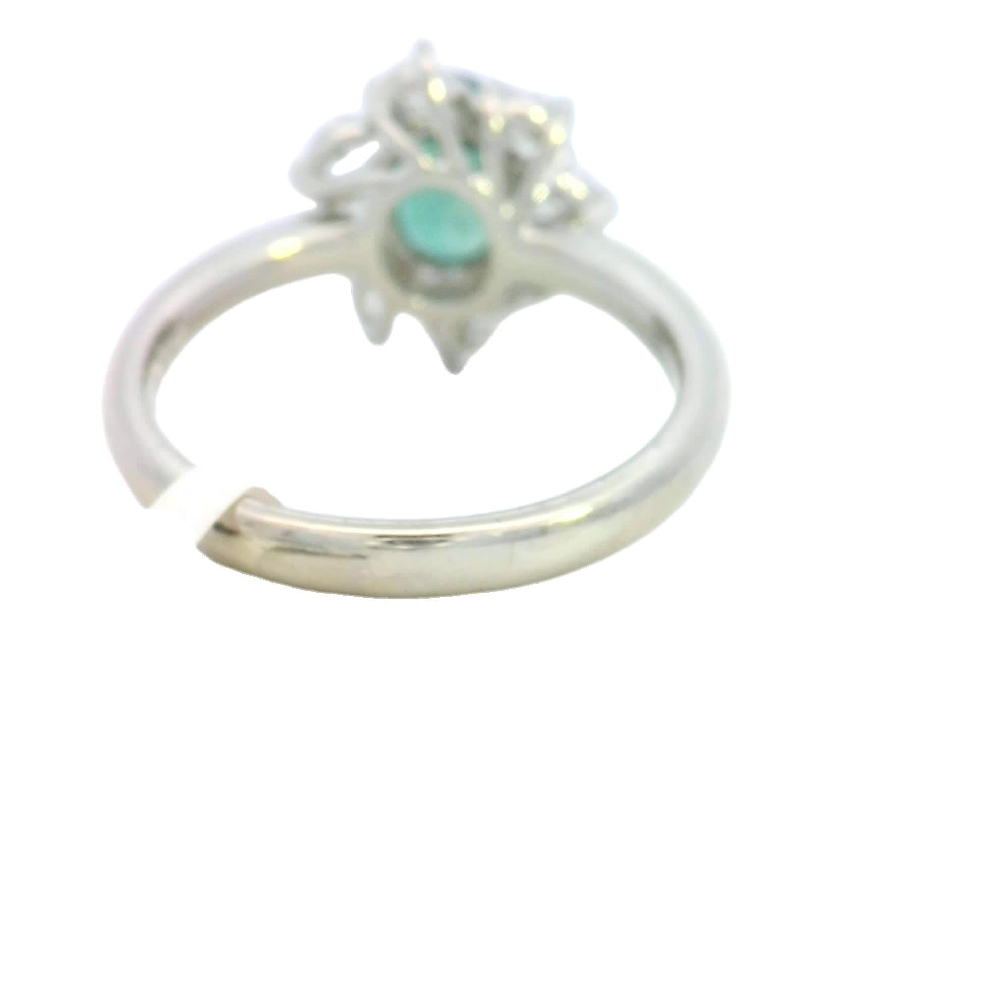 Eleganter Ring mit Smaragd und Diamant im Zustand „Neu“ im Angebot in Great Neck Plaza, NY