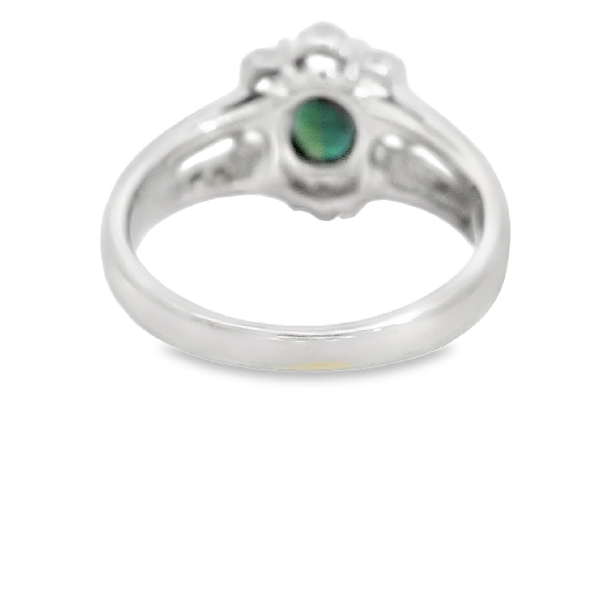 Eleganter Ring mit Smaragd und Diamant im Zustand „Neu“ im Angebot in Great Neck Plaza, NY