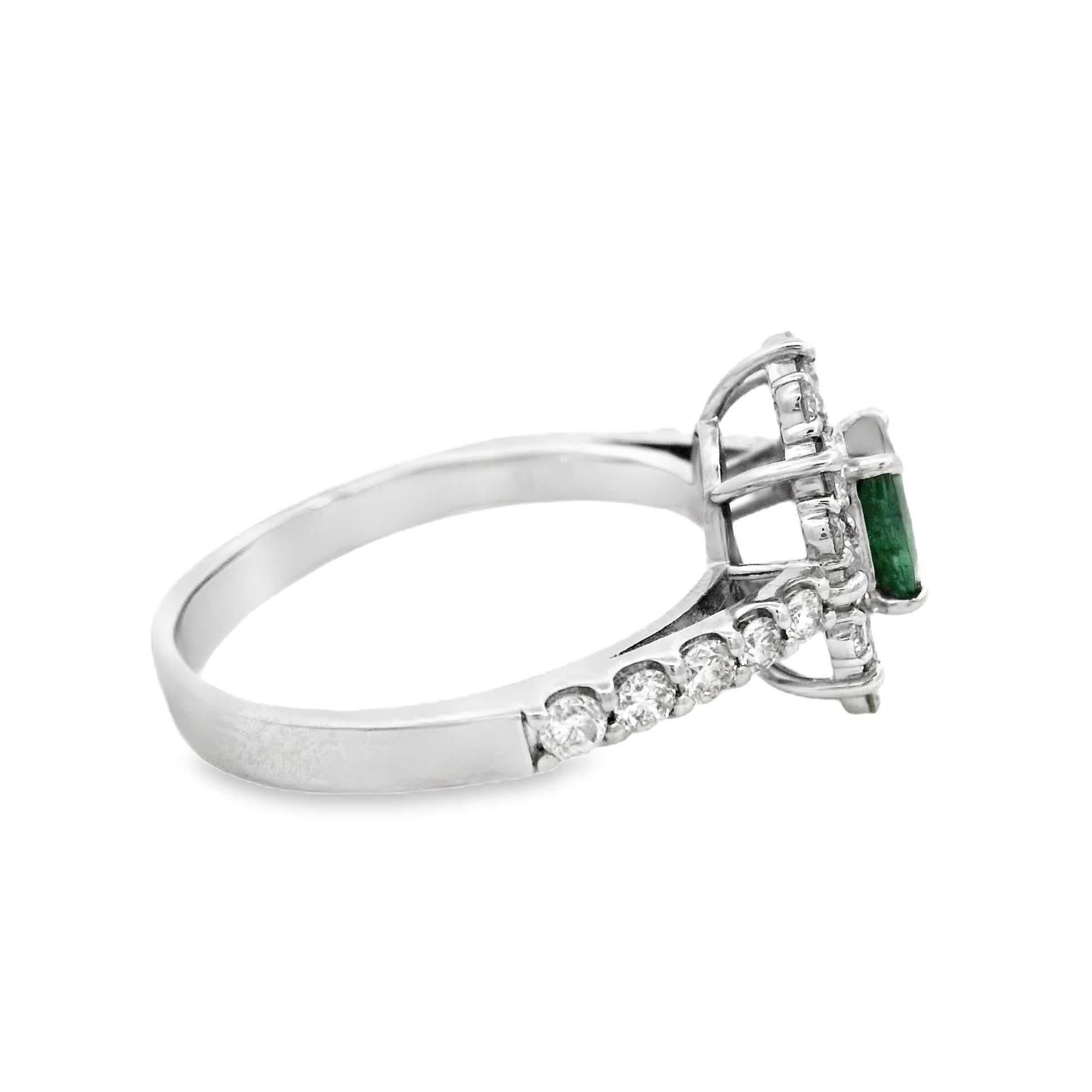 Bague élégante en émeraude et diamant Pour femmes en vente