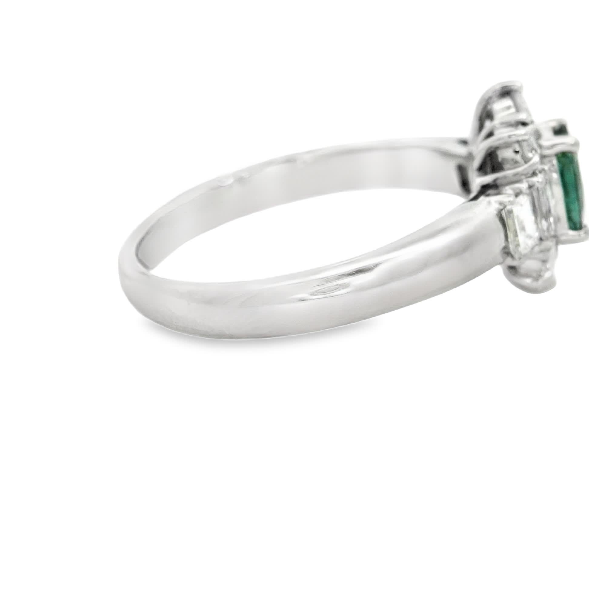 Eleganter Ring mit Smaragd und Diamant Damen im Angebot