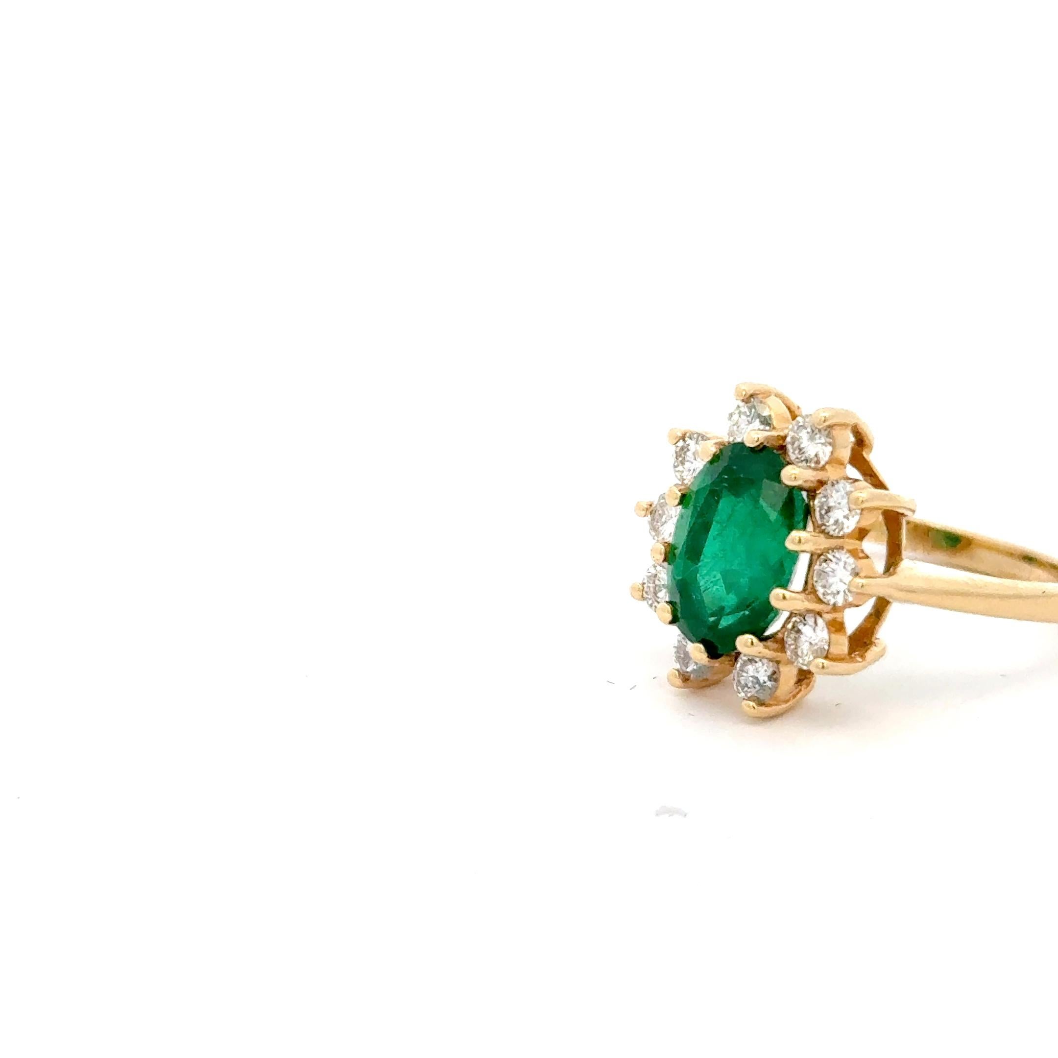 Eleganter Ring mit Smaragd und Diamant (Ovalschliff) im Angebot