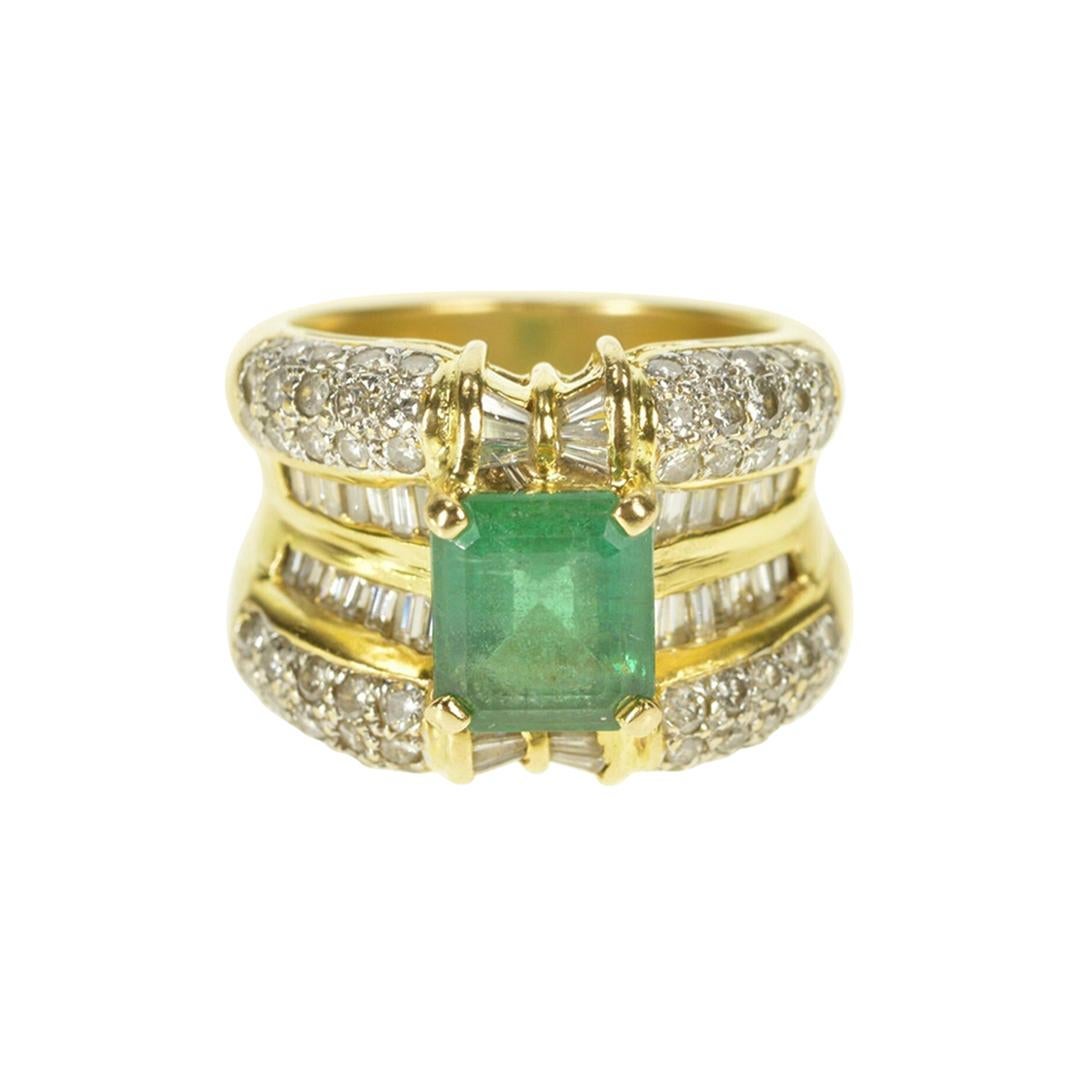 Elegant Emerald and Diamond Ring For Sale