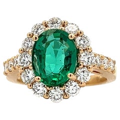 Elegante anello con smeraldo e diamanti