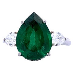 Elegant Emerald and Diamond Ring