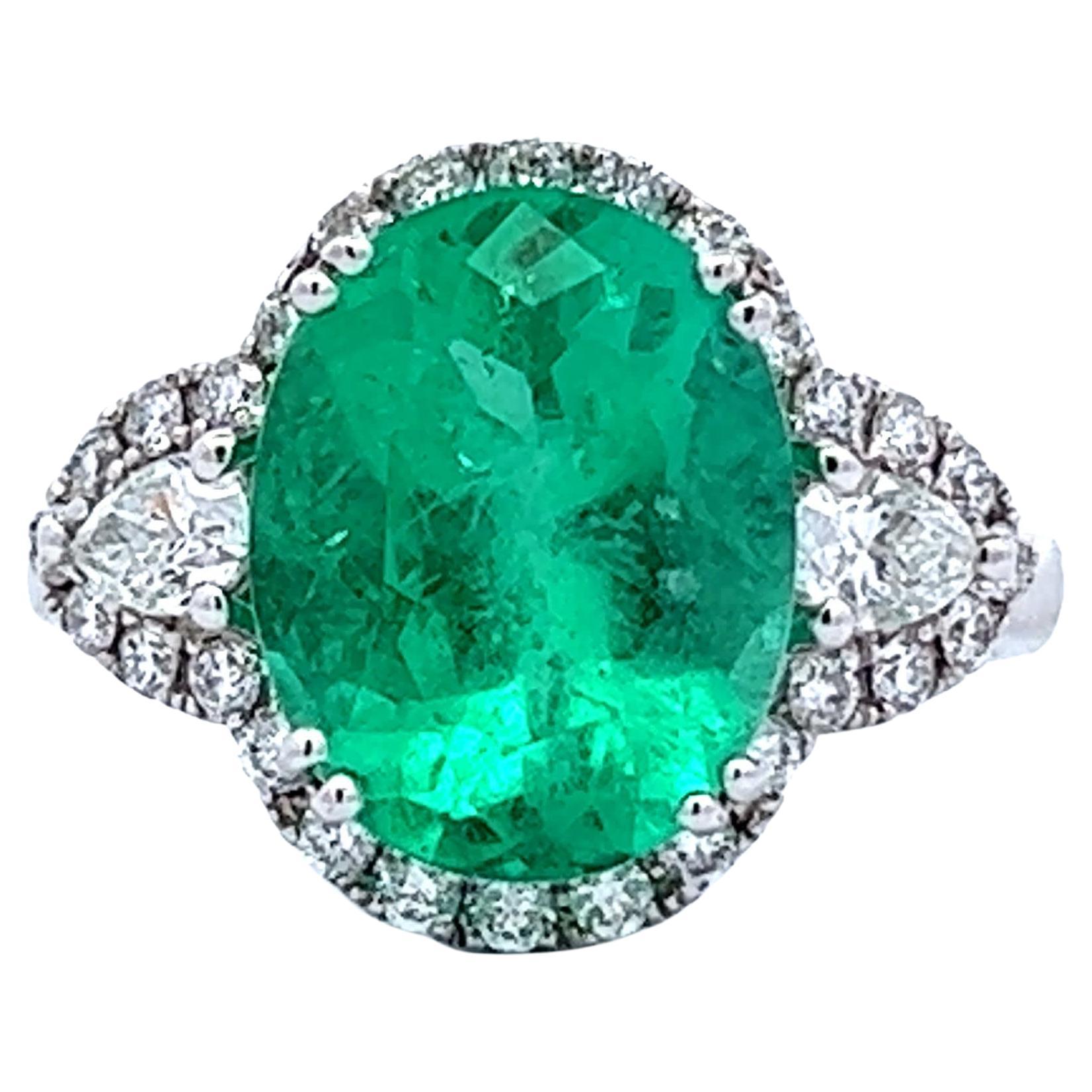 Elegant Emerald and Diamond Ring