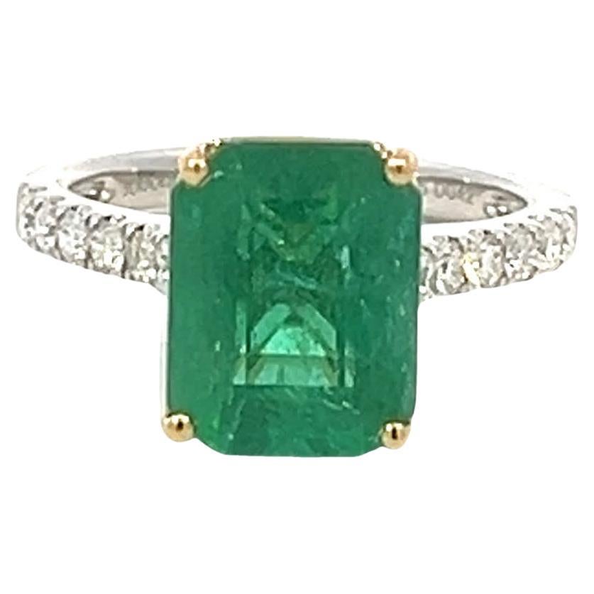 Elegant Emerald and Diamond Ring