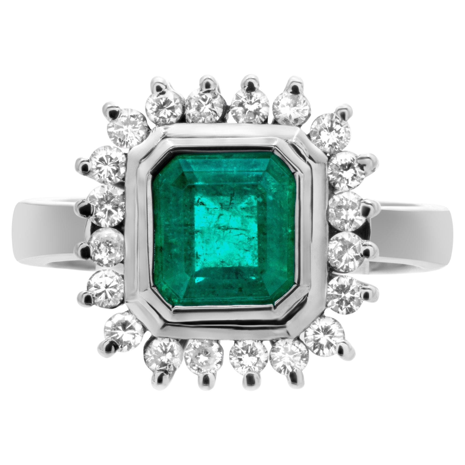 Elegant Emerald and Diamond Ring Set in 18k White Gold For Sale