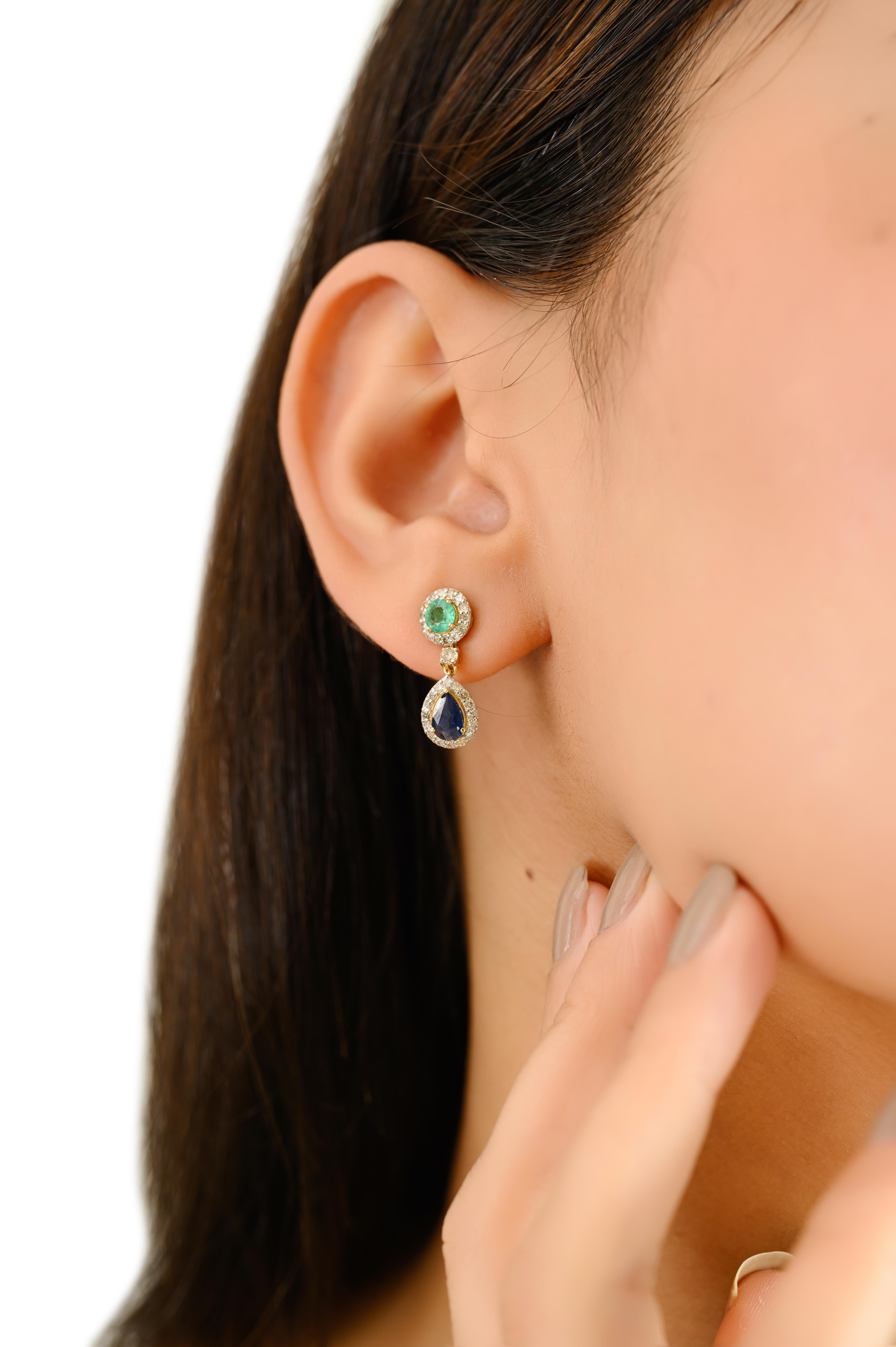 Eleganza degli orecchini a goccia con smeraldo e zaffiro in oro giallo 14K e diamante a raggiera in vendita 2