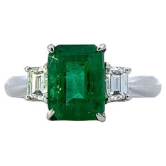 Elegant Emerald Engagement Ring