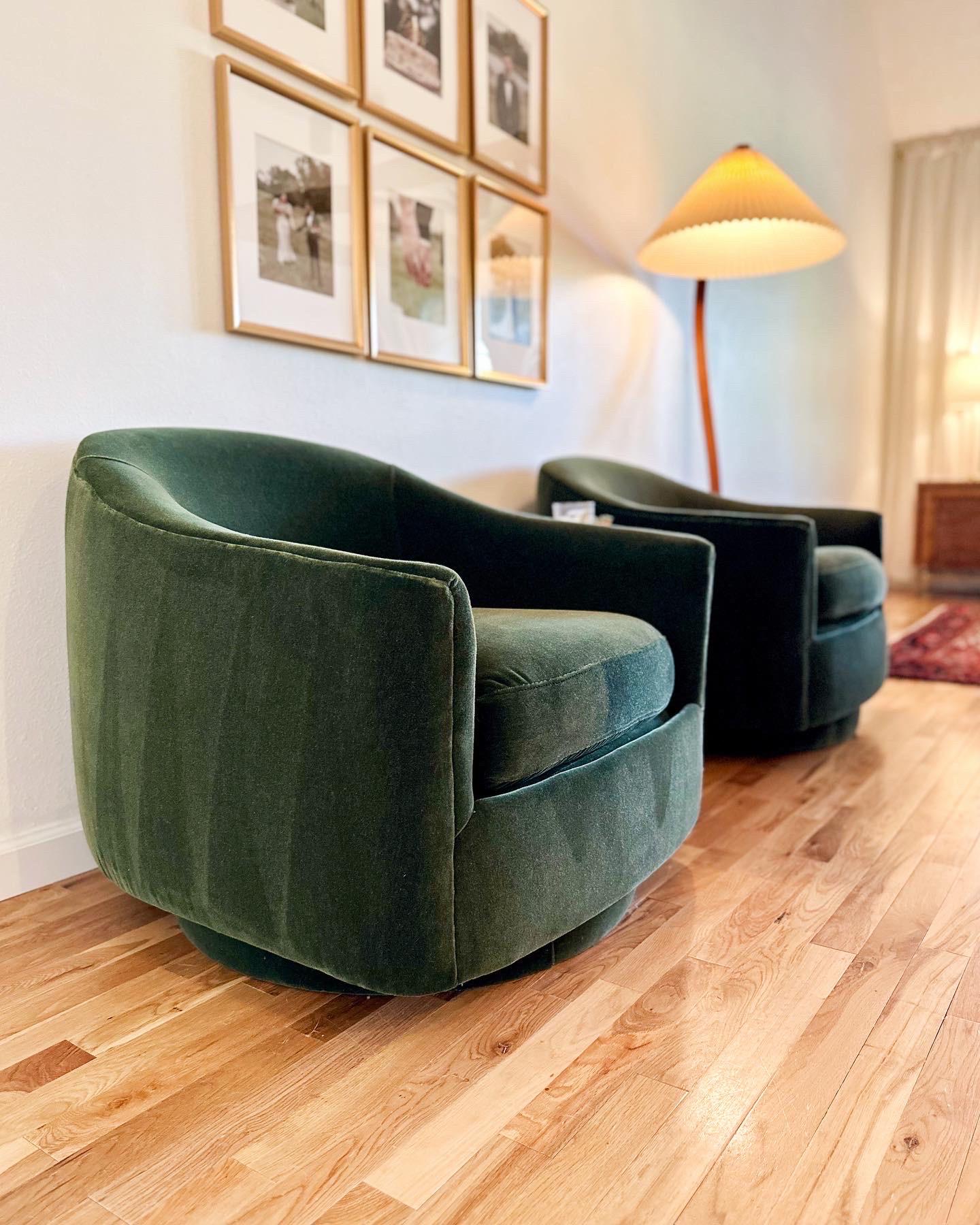Late 20th Century Elegant Emerald Green Mohair Swivel Club Chairs