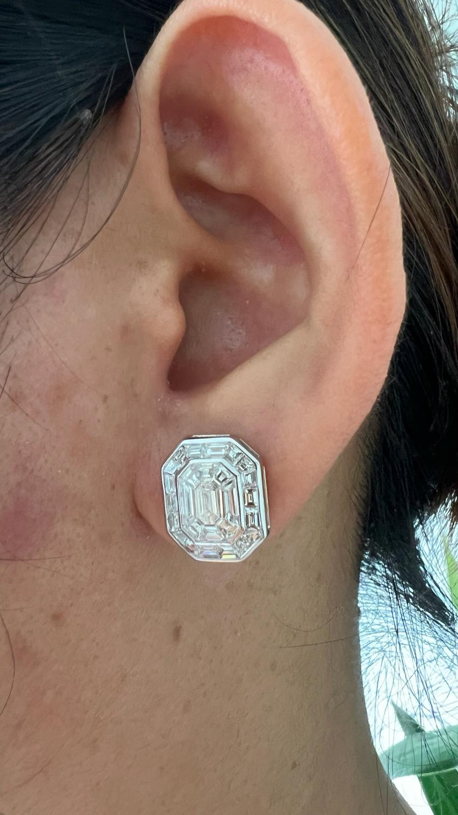Elegance : boucles d'oreilles en or 18 carats avec émeraude et diamant. Neuf - En vente à Khet Bang Rak, Krung Thep Maha Nakhon