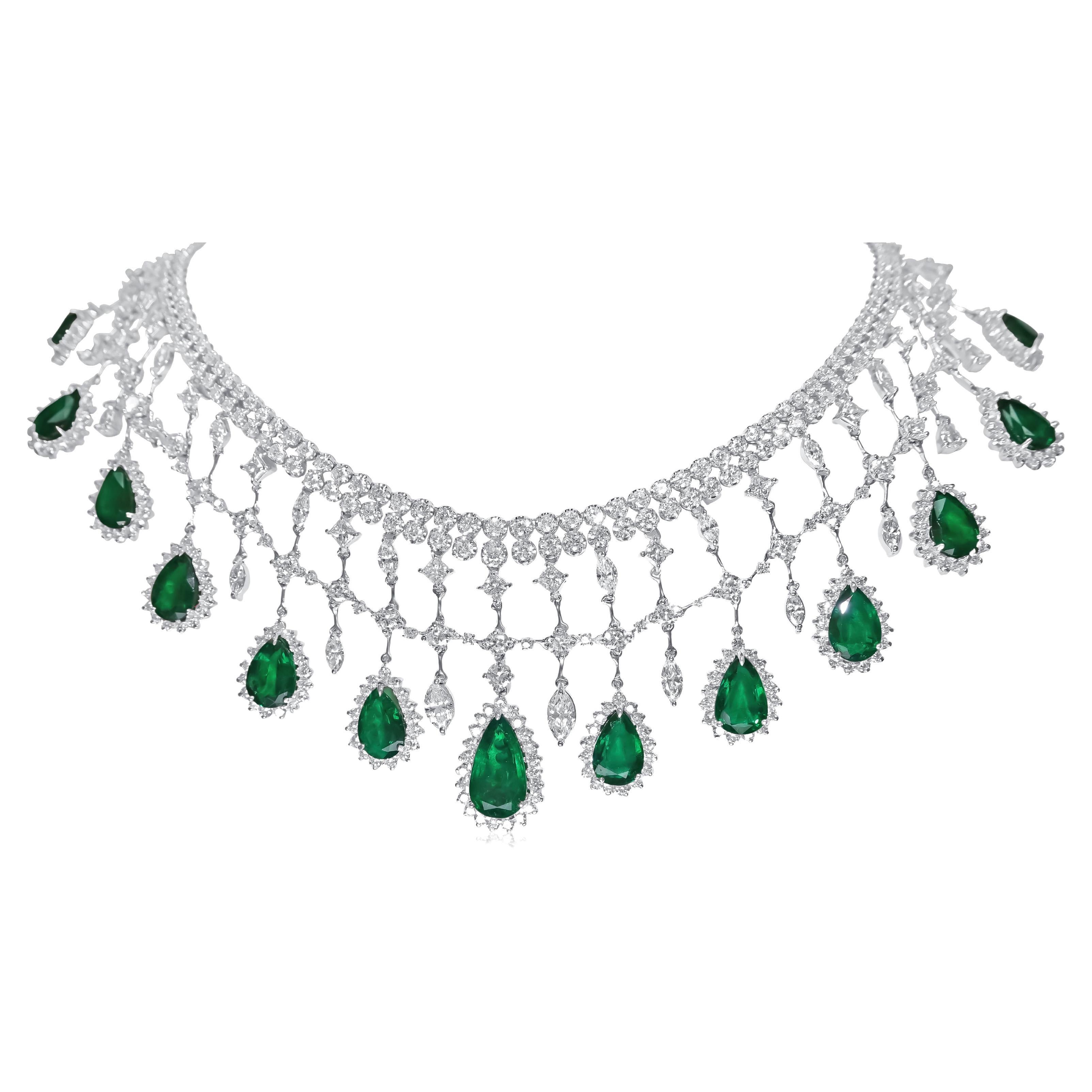 Elegant Emerald Necklace For Sale