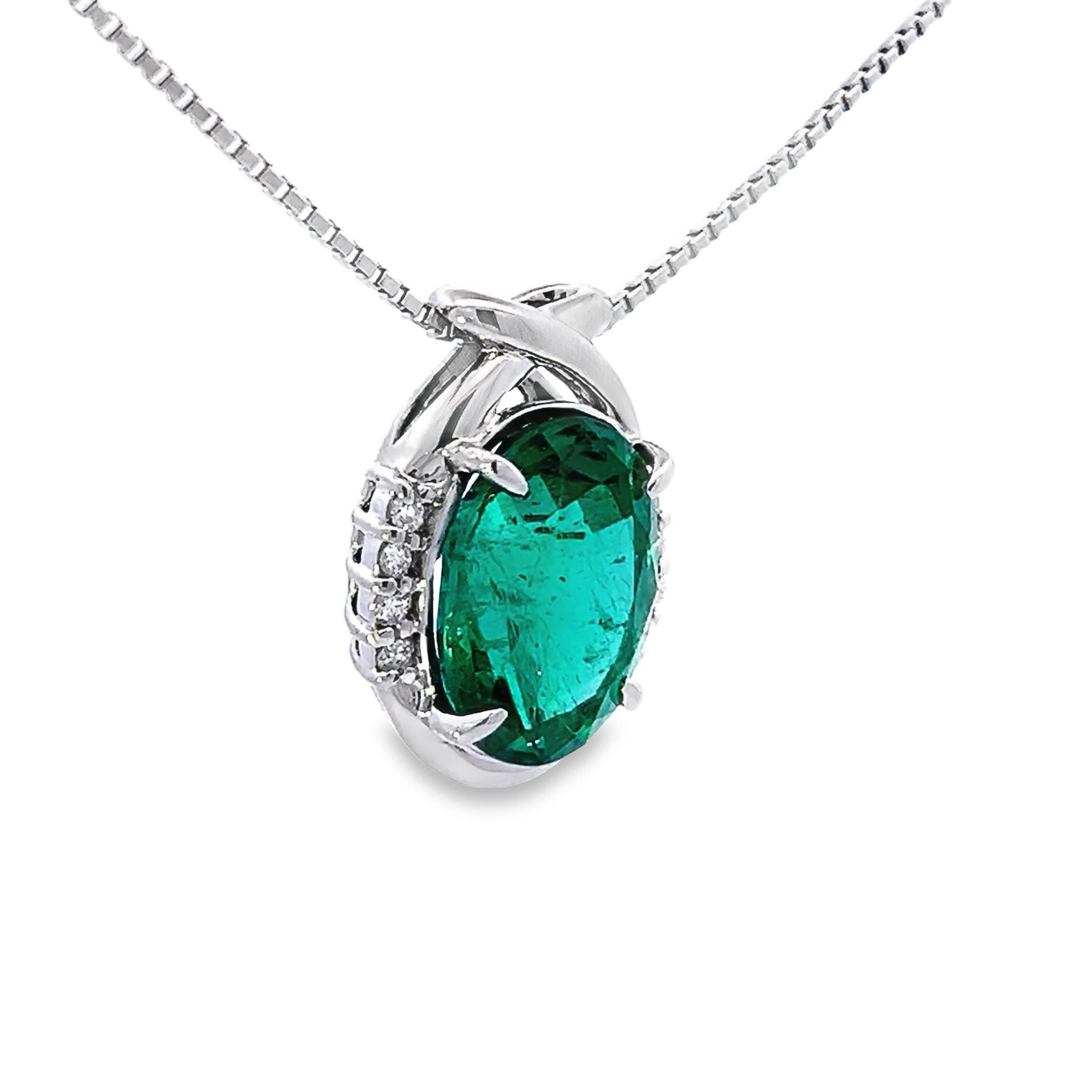 Eleganter Smaragd-Anhänger (Ovalschliff) im Angebot