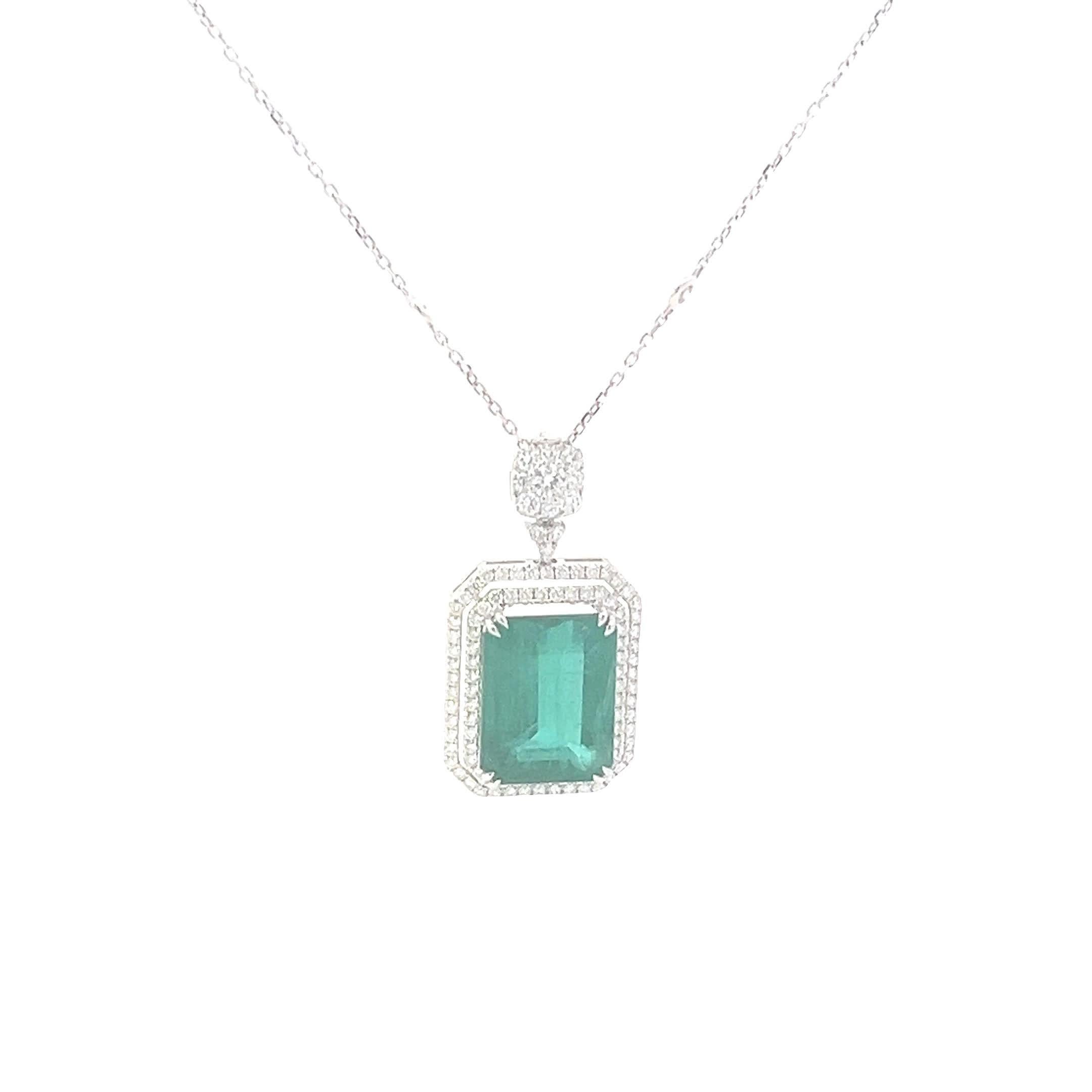 Elegante collana con ciondolo a forma di smeraldo in vendita 6