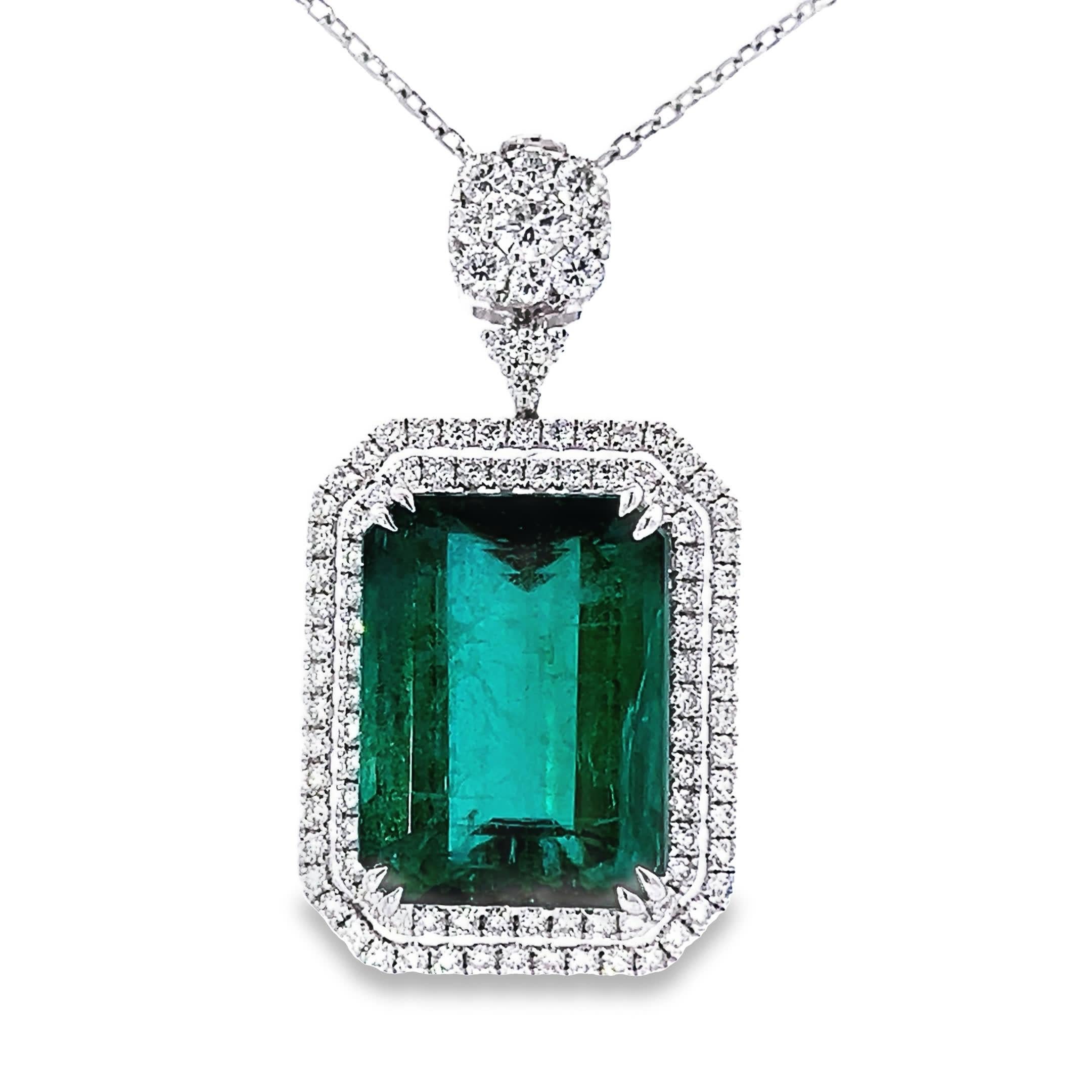 Elegante collana con ciondolo a forma di smeraldo in vendita 4
