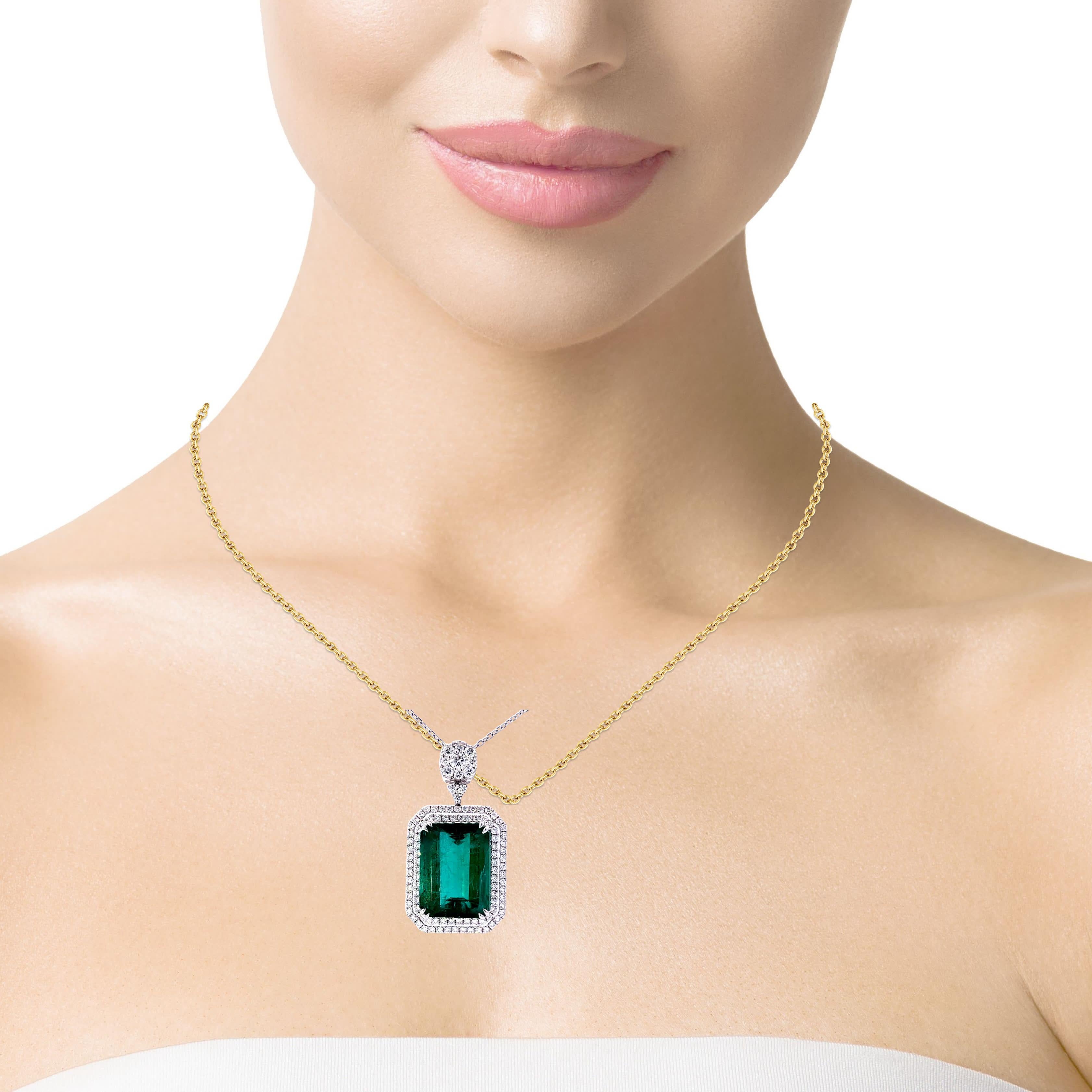 Elegante collana con ciondolo a forma di smeraldo in vendita 5