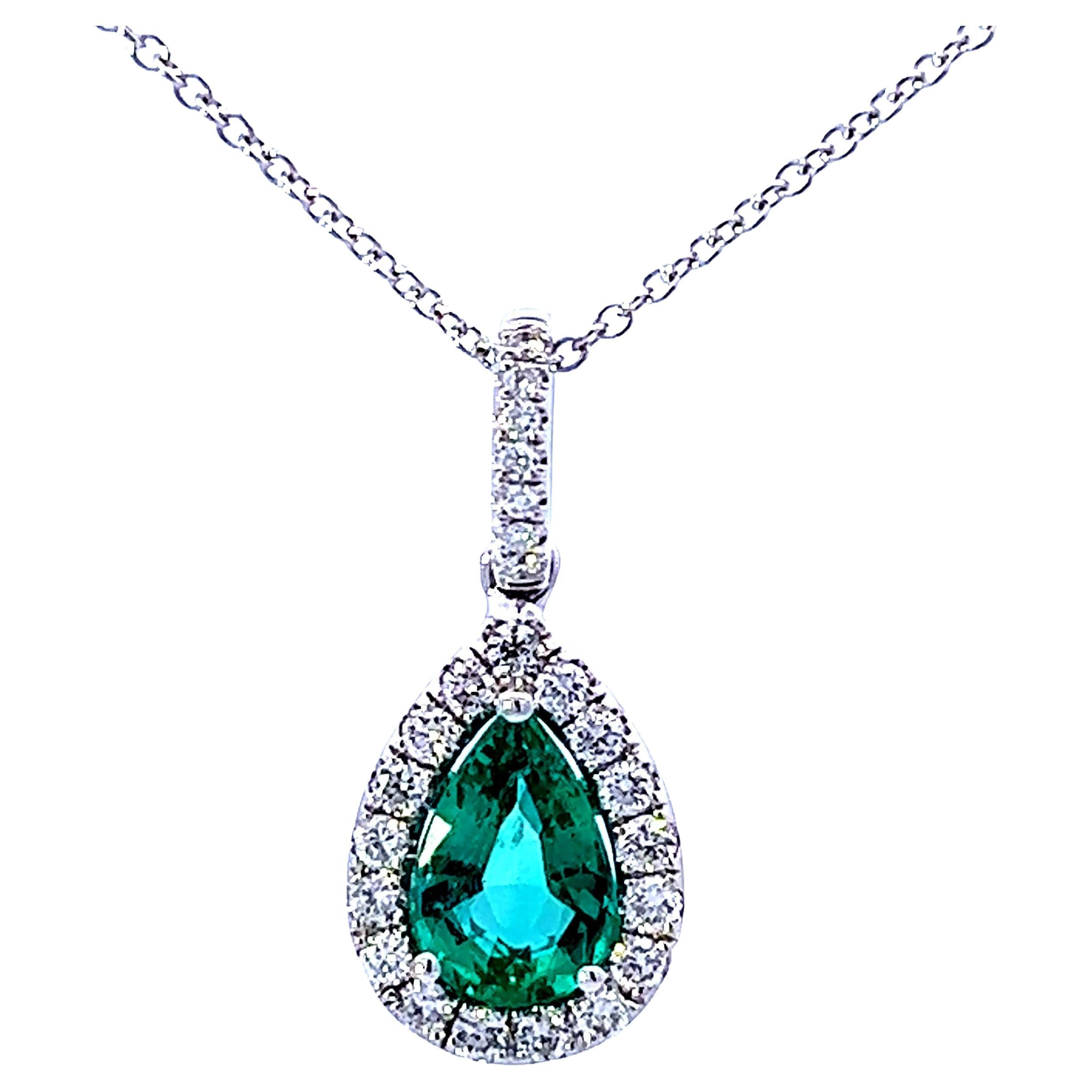Elegant Emerald Pendant Necklace