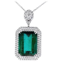 Elegante Collar Colgante Esmeralda