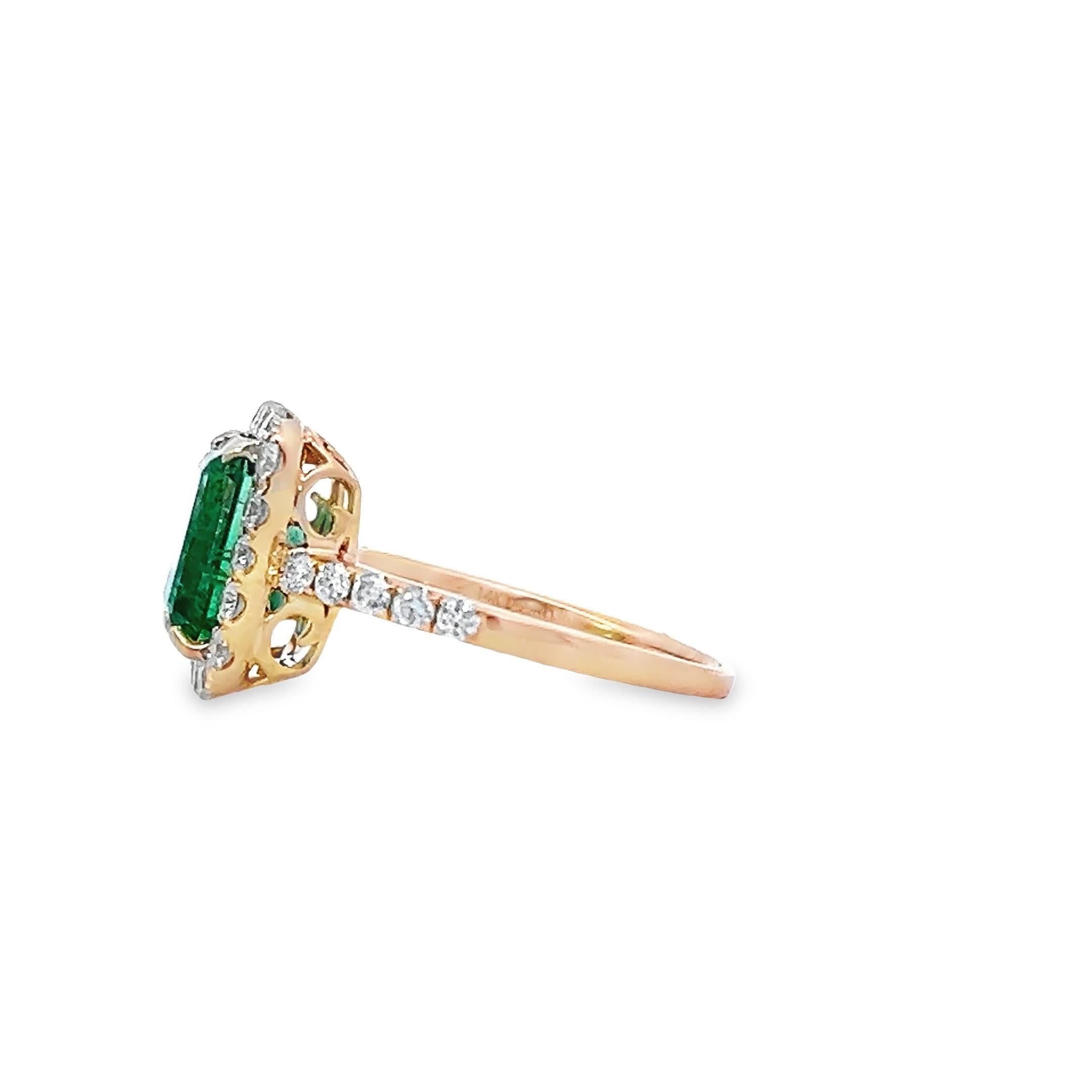 Eleganter Smaragdring im Zustand „Neu“ im Angebot in Great Neck Plaza, NY