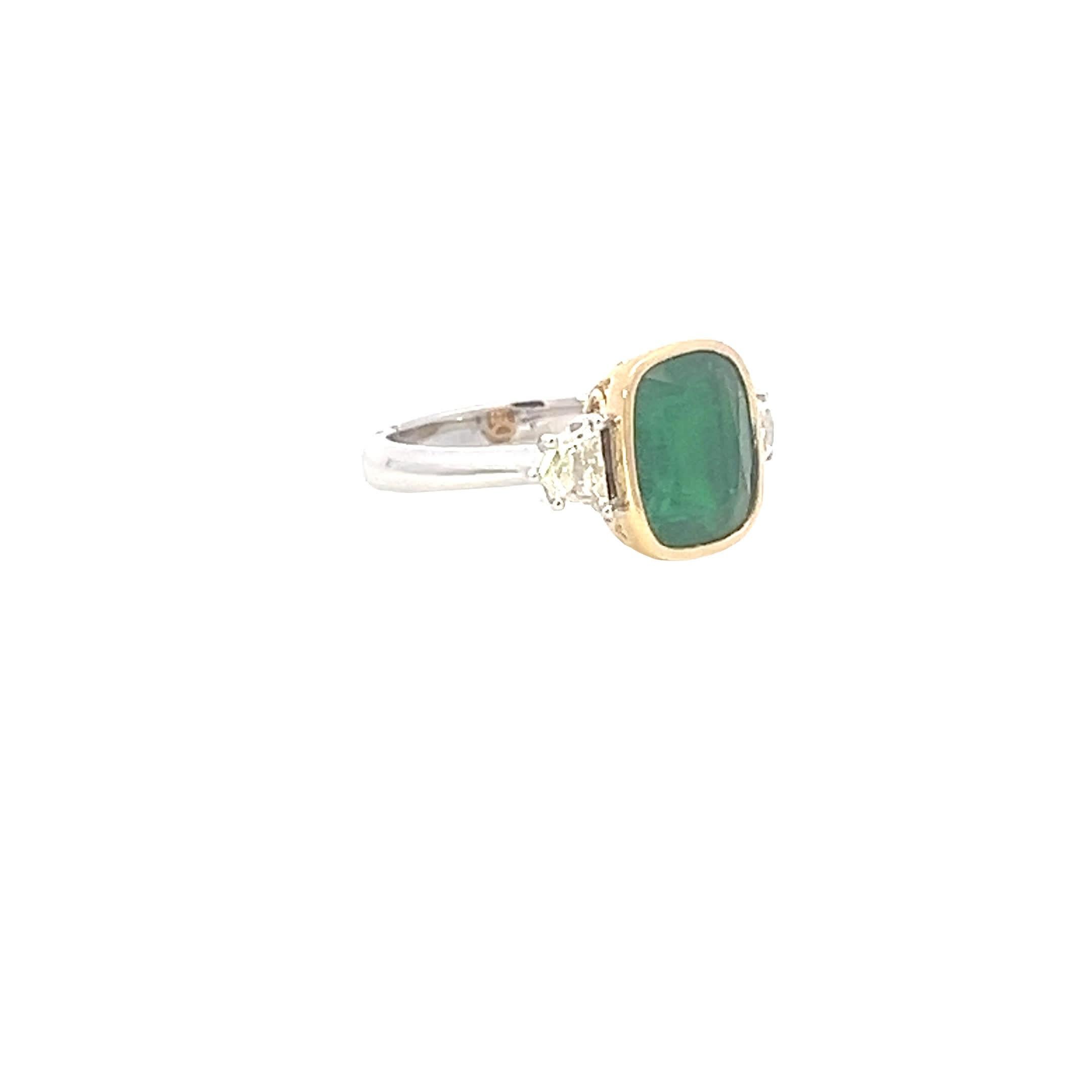 Eleganter Smaragdring im Zustand „Neu“ im Angebot in Great Neck Plaza, NY