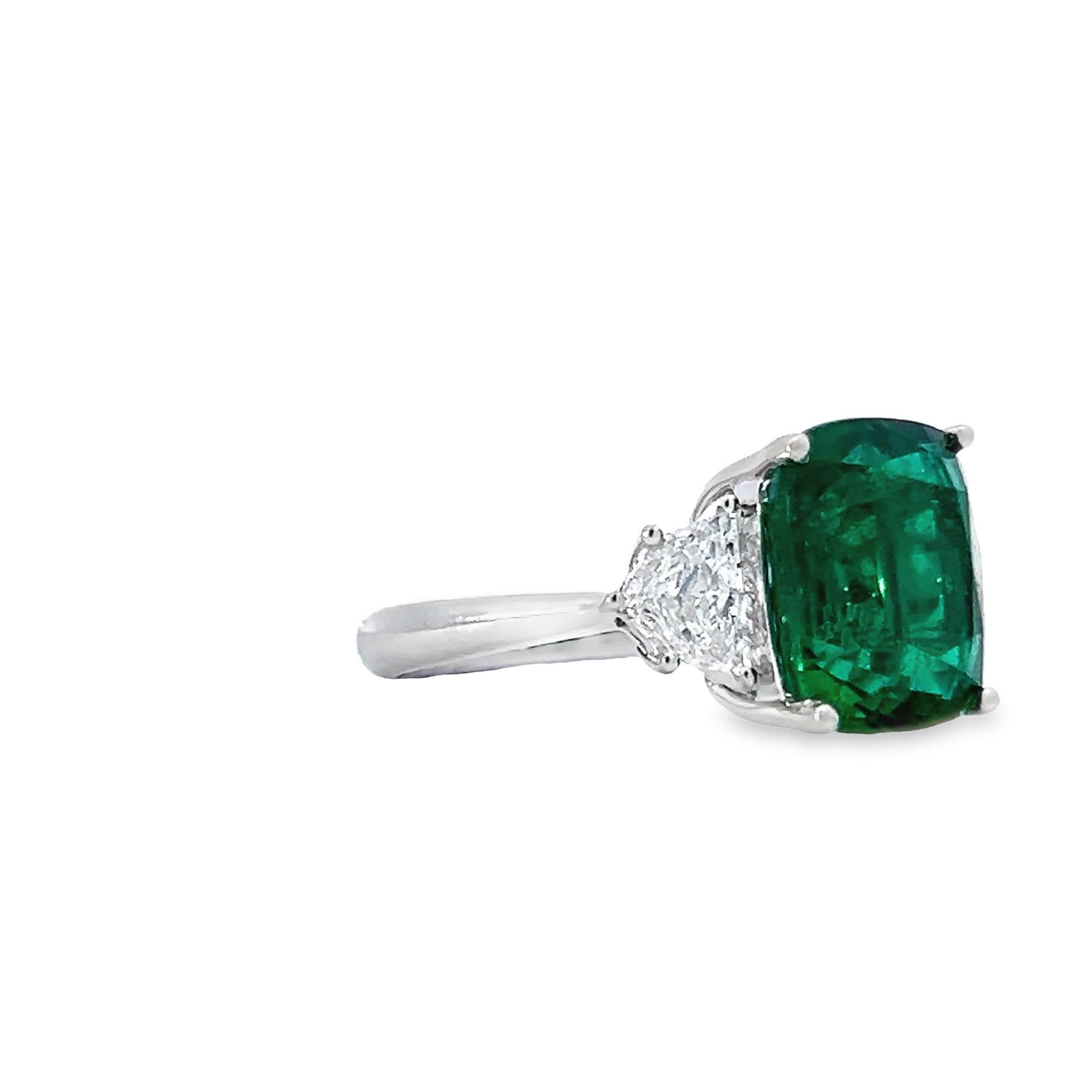 Eleganter Smaragdring Damen im Angebot