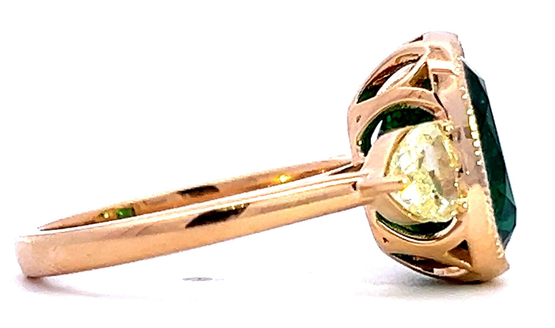 Bague élégante en émeraude en vente 1