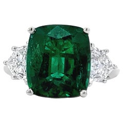 Elegante anello con smeraldo