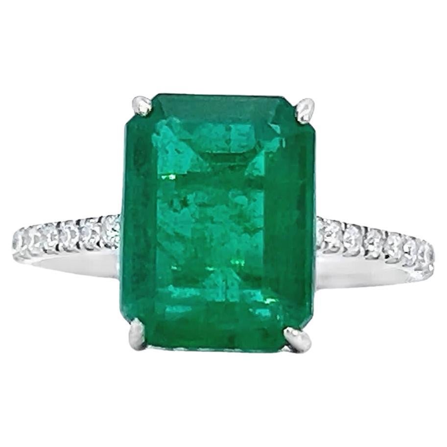 Eleganter Smaragdring im Angebot
