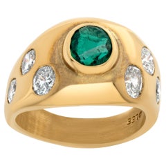 Elegant Emerald Ring in 18k with over 1.50 Carats in Oval-Cut Diamonds in Yellow