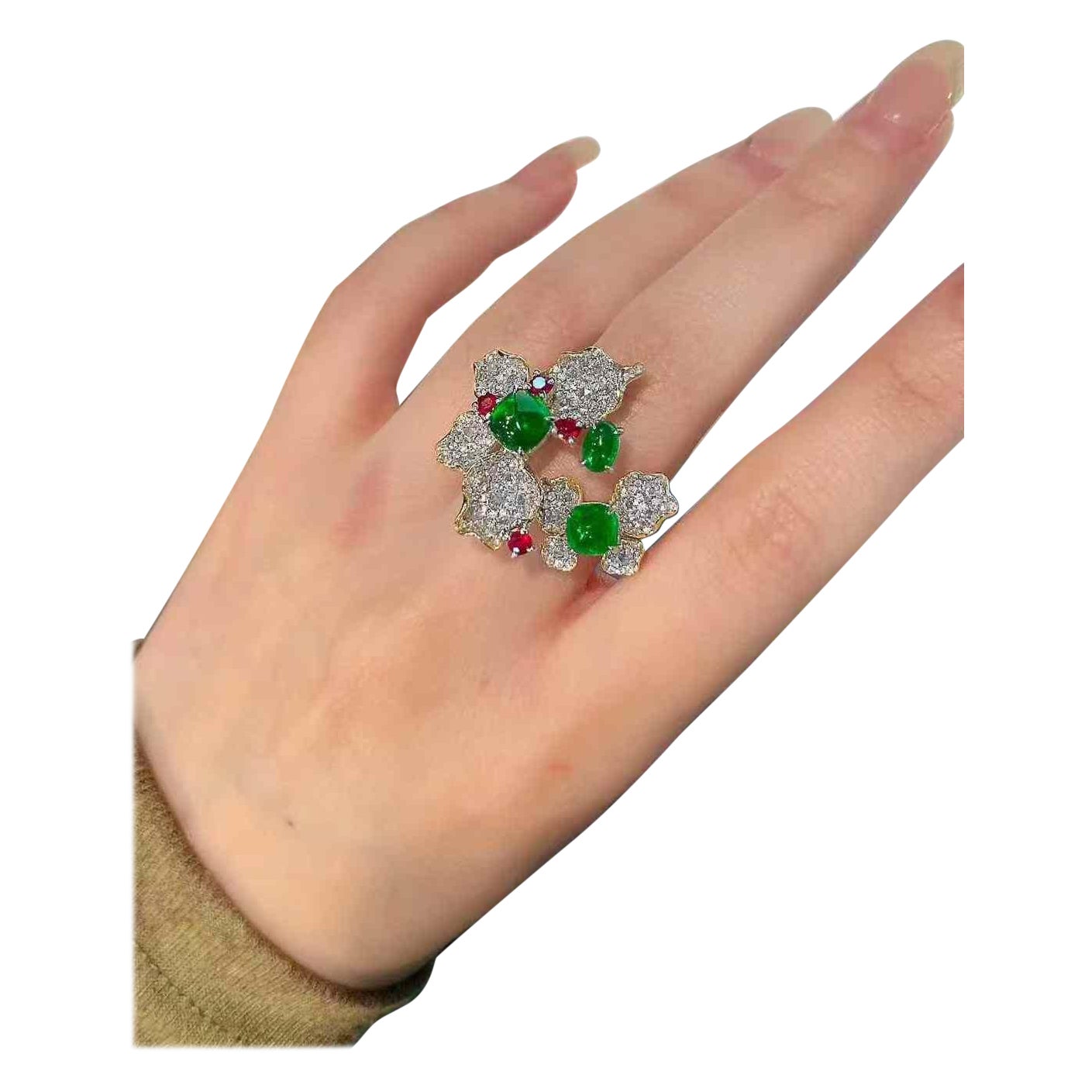 Elegante Anillo de Cóctel de Esmeralda, Rubí y Diamante de 2,70ct