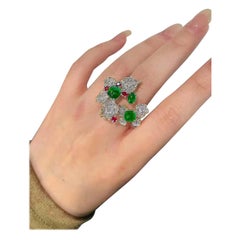 Elegante Anillo de Cóctel de Esmeralda, Rubí y Diamante de 2,70ct