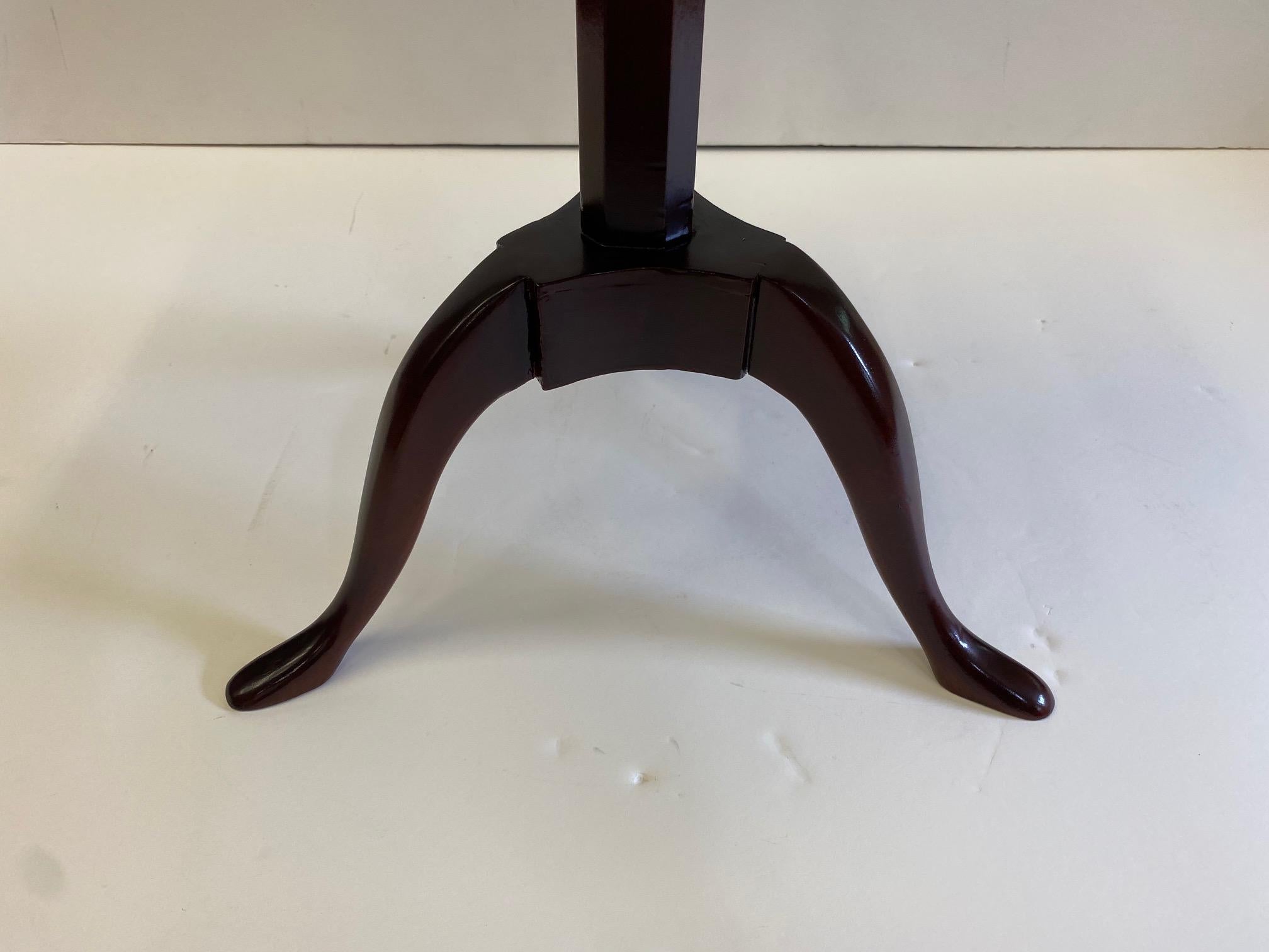 Elegant English Adjustable 2-Tier Mahogany Side Table For Sale 2