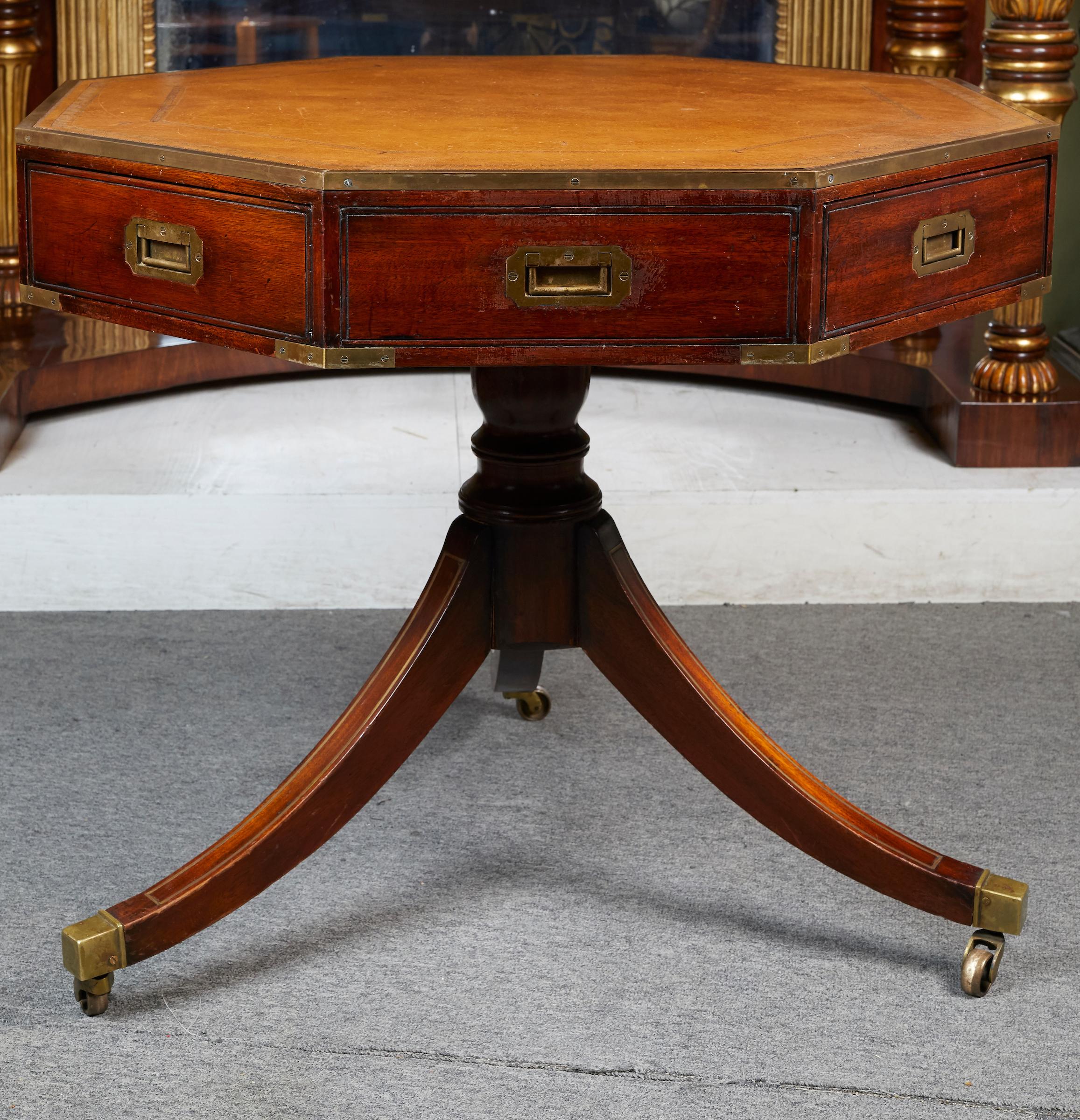 Elegant English Campaign Style Drum Table In Good Condition In Montreal, QC