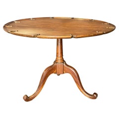 Elegant English Chippendale Georgian Round Pie Crust Side Table