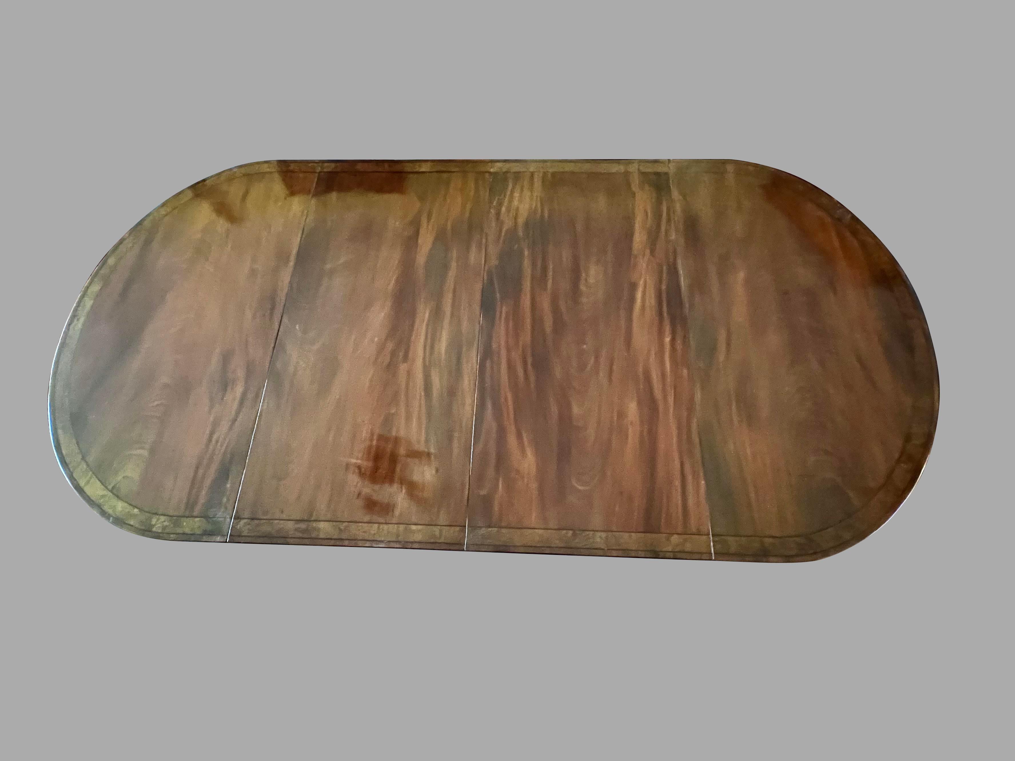 Elegant English Cross Banded Inlaid Mahogany Dining Table with Leaves For Sale 3