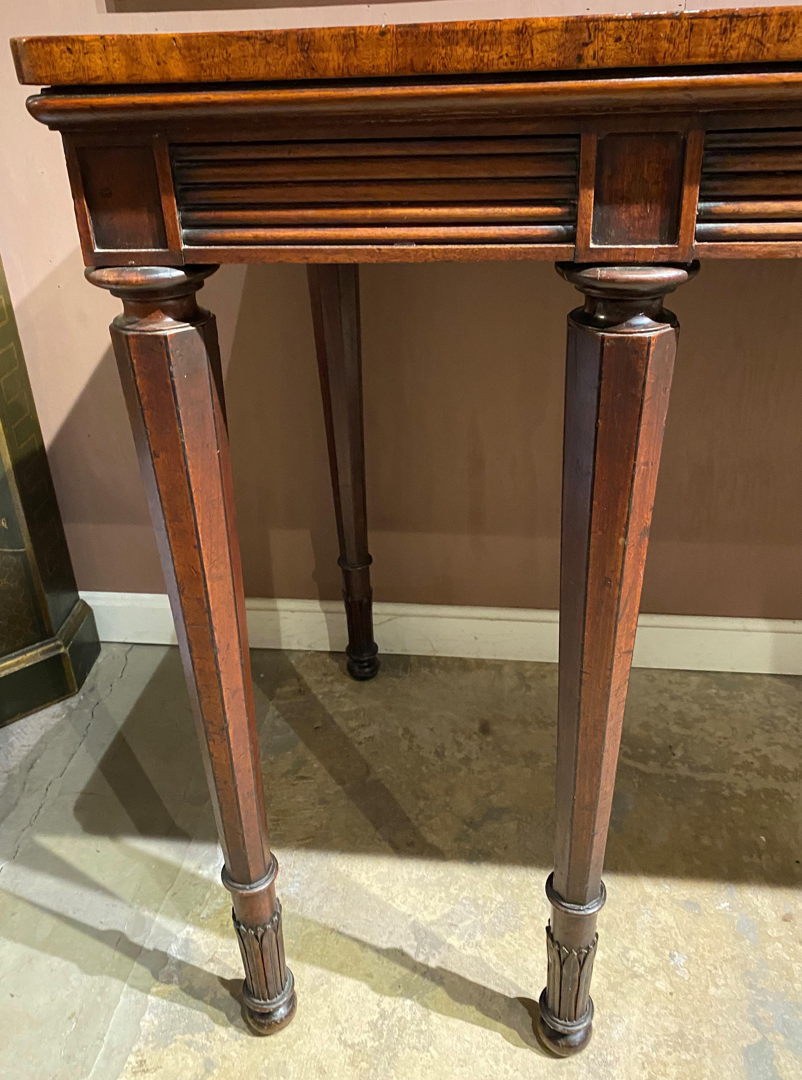 Elegant English George III Mahogany Serving Table in the Adam Style In Good Condition For Sale In Milford, NH