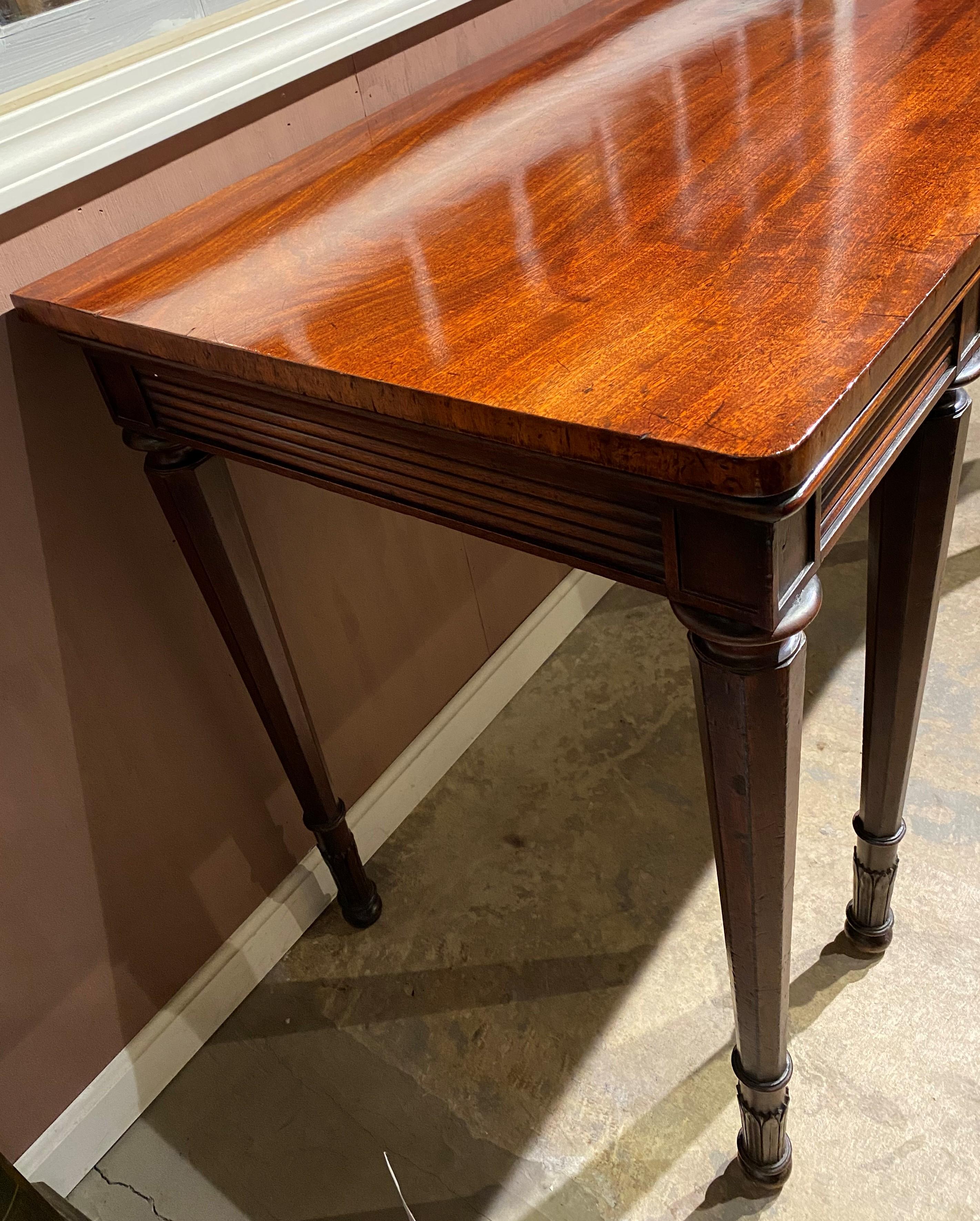 Elegant English George III Mahogany Serving Table in the Adam Style For Sale 2